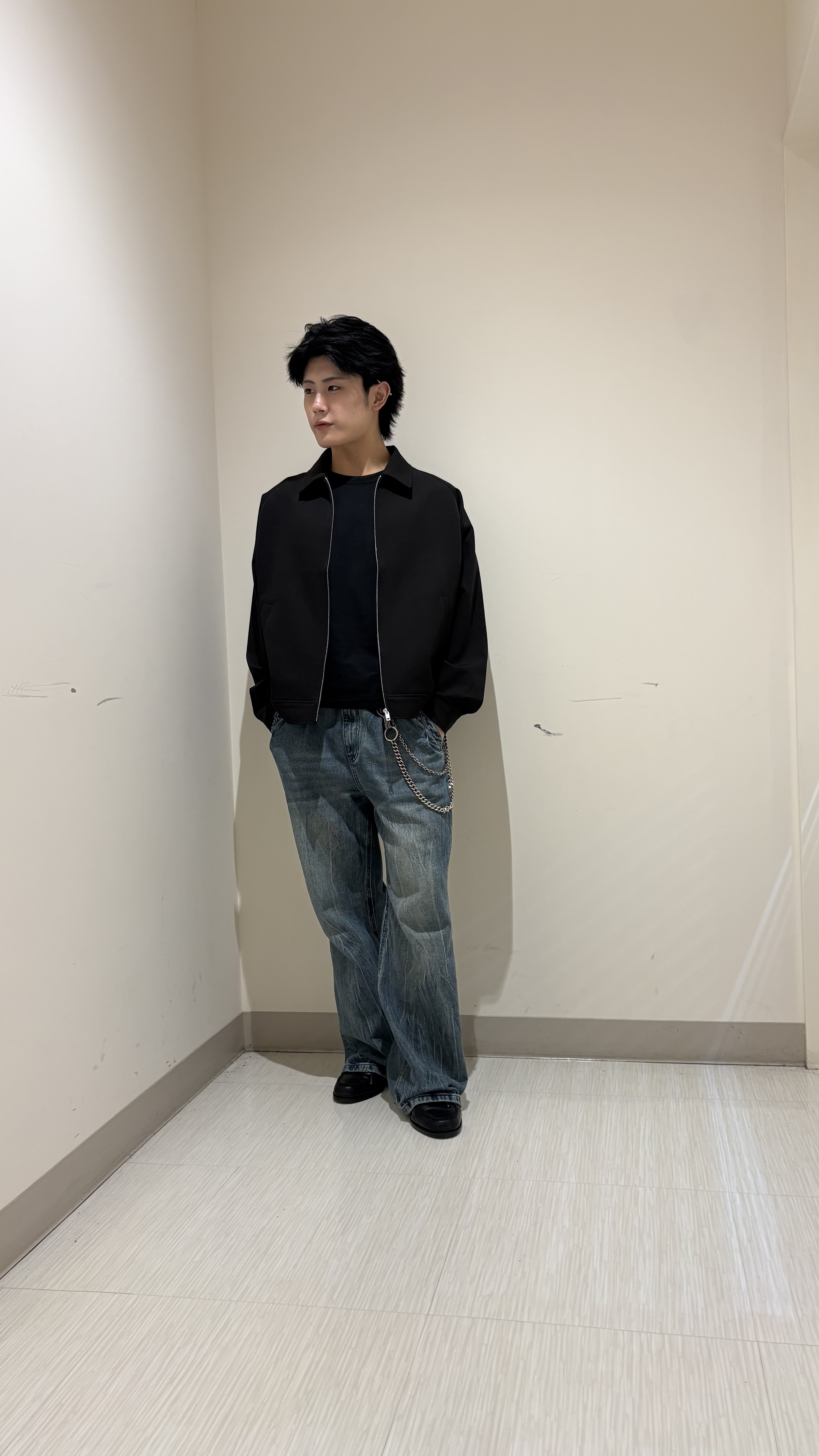 辻一樹さんの「tk.TAKEO KIKUCHI｜◆【防シワ／ストレッチ/セット対応可】smart shift series ジップブルゾン」を使ったコーディネート