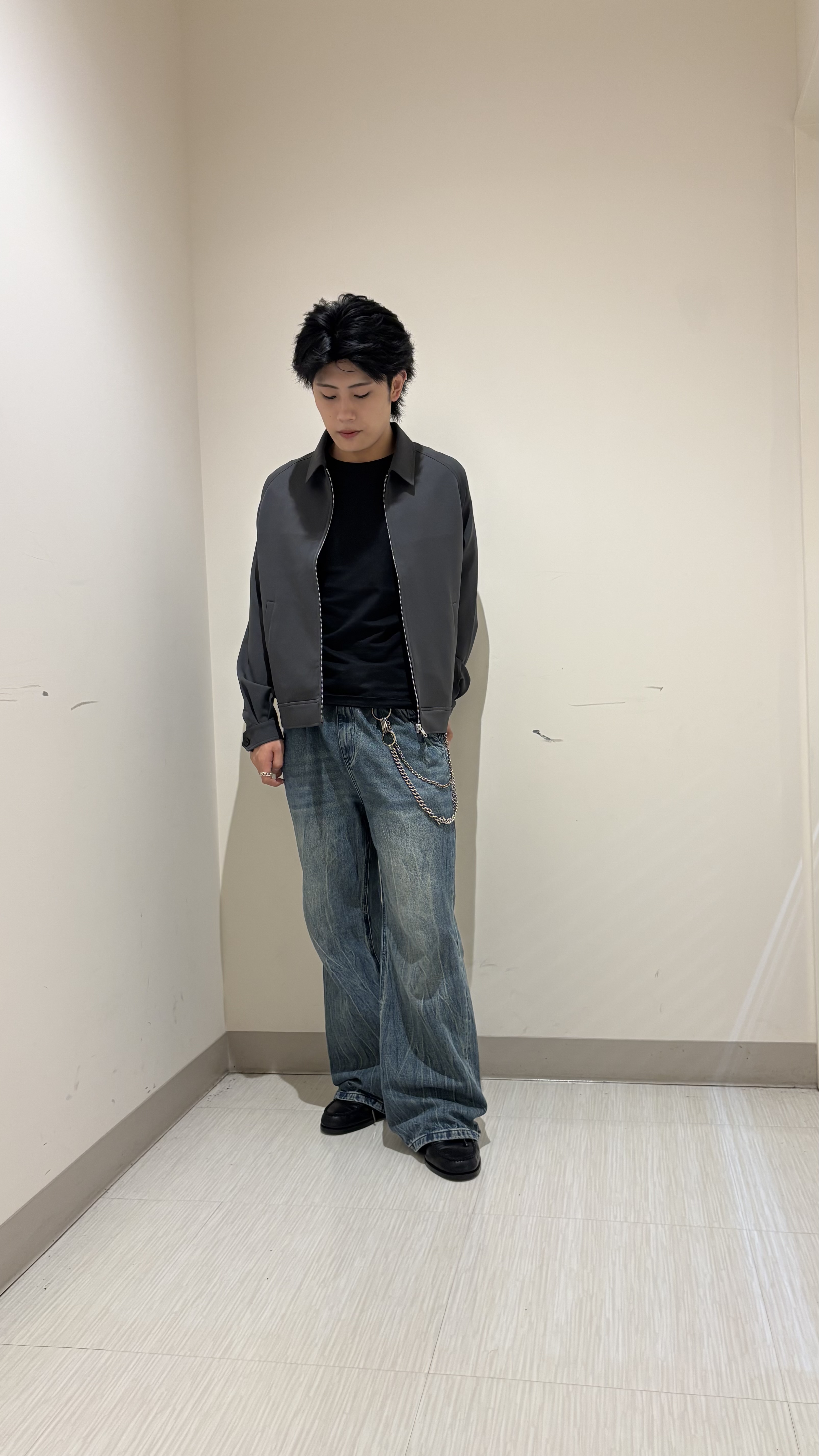 辻一樹さんの「tk.TAKEO KIKUCHI｜◆【防シワ／ストレッチ/セット対応可】smart shift series ジップブルゾン」を使ったコーディネート