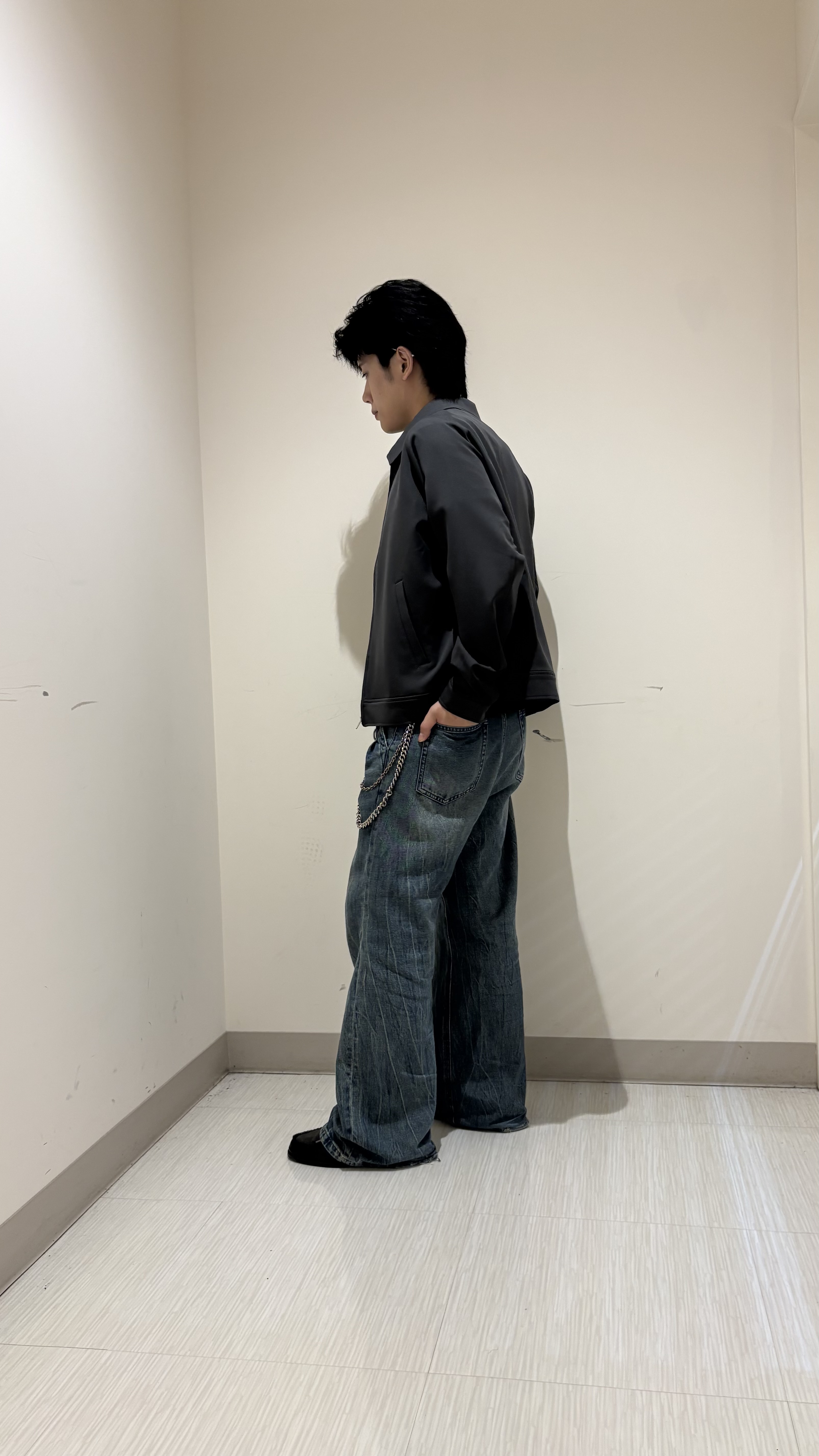 辻一樹さんの「tk.TAKEO KIKUCHI｜◆【防シワ／ストレッチ/セット対応可】smart shift series ジップブルゾン」を使ったコーディネート