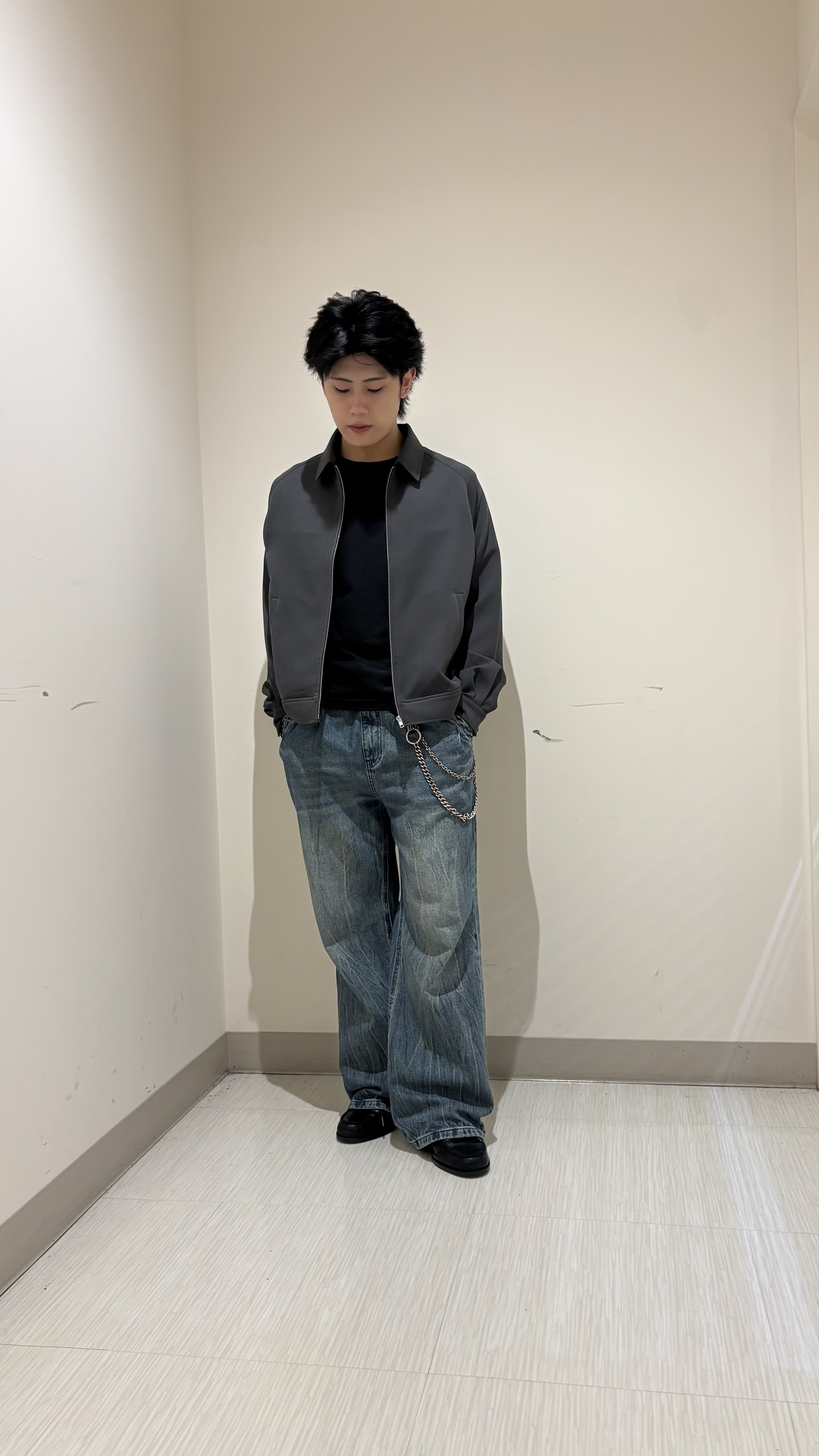 辻一樹さんの「tk.TAKEO KIKUCHI｜◆【防シワ／ストレッチ/セット対応可】smart shift series ジップブルゾン」を使ったコーディネート
