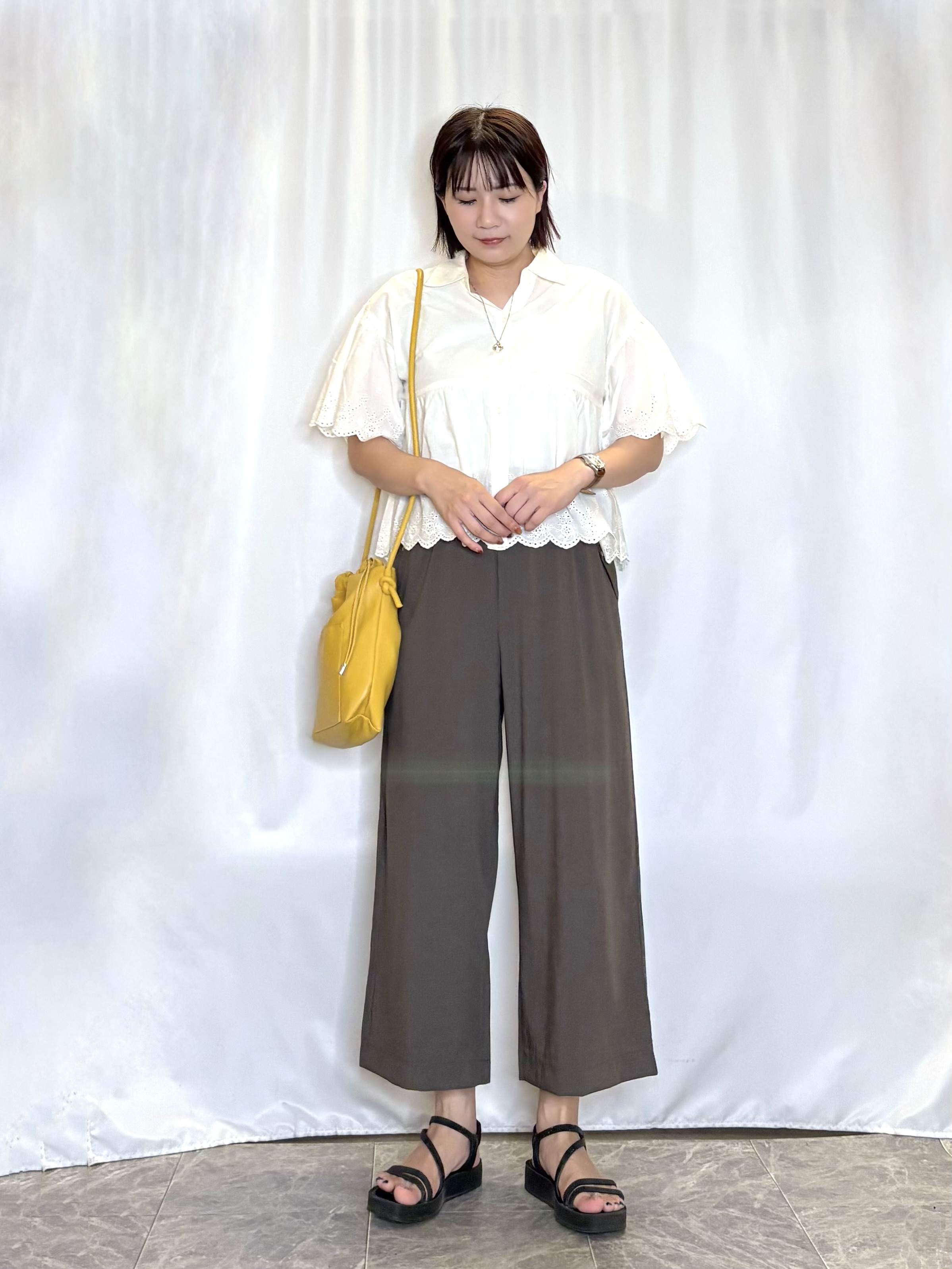 ネリさんの「SHOO･LA･RUE｜【洗濯機可/綿100％/体型カバー】刺繍レースがこなれ見え 二の腕が隠せる ペプラムブラウス」を使ったコーディネート