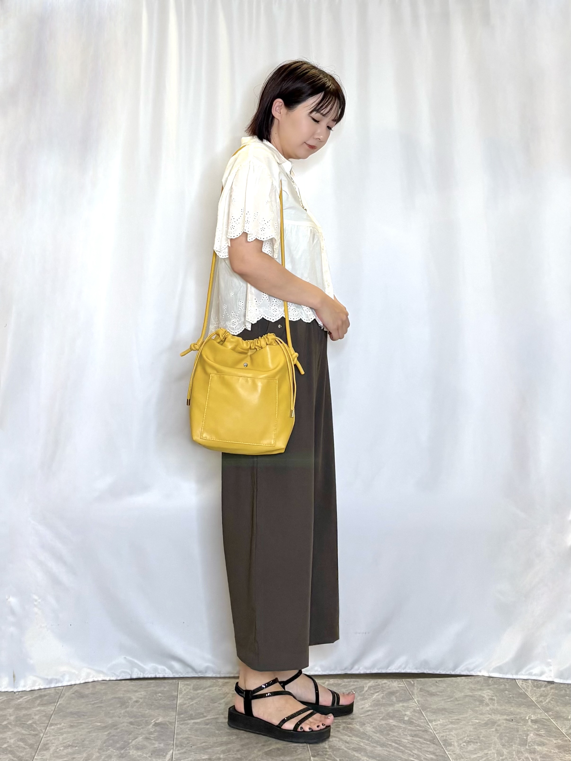 ネリさんの「SHOO･LA･RUE｜【洗濯機可/綿100％/体型カバー】刺繍レースがこなれ見え 二の腕が隠せる ペプラムブラウス」を使ったコーディネート