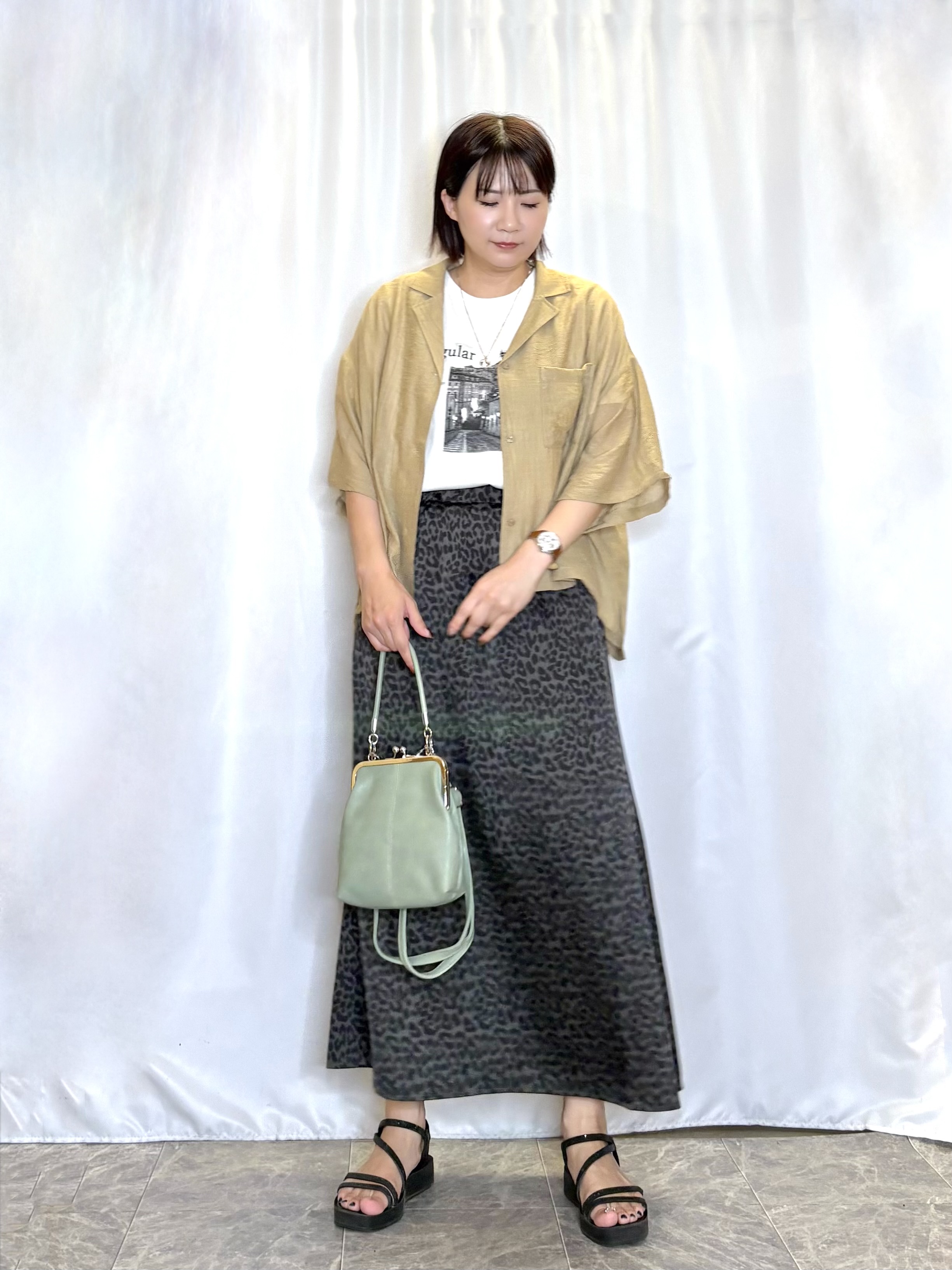 ネリさんの「SHOO･LA･RUE｜【S-LL/洗濯機可】抜け感たっぷり 程よい透け感のポケット付きシャツ」を使ったコーディネート
