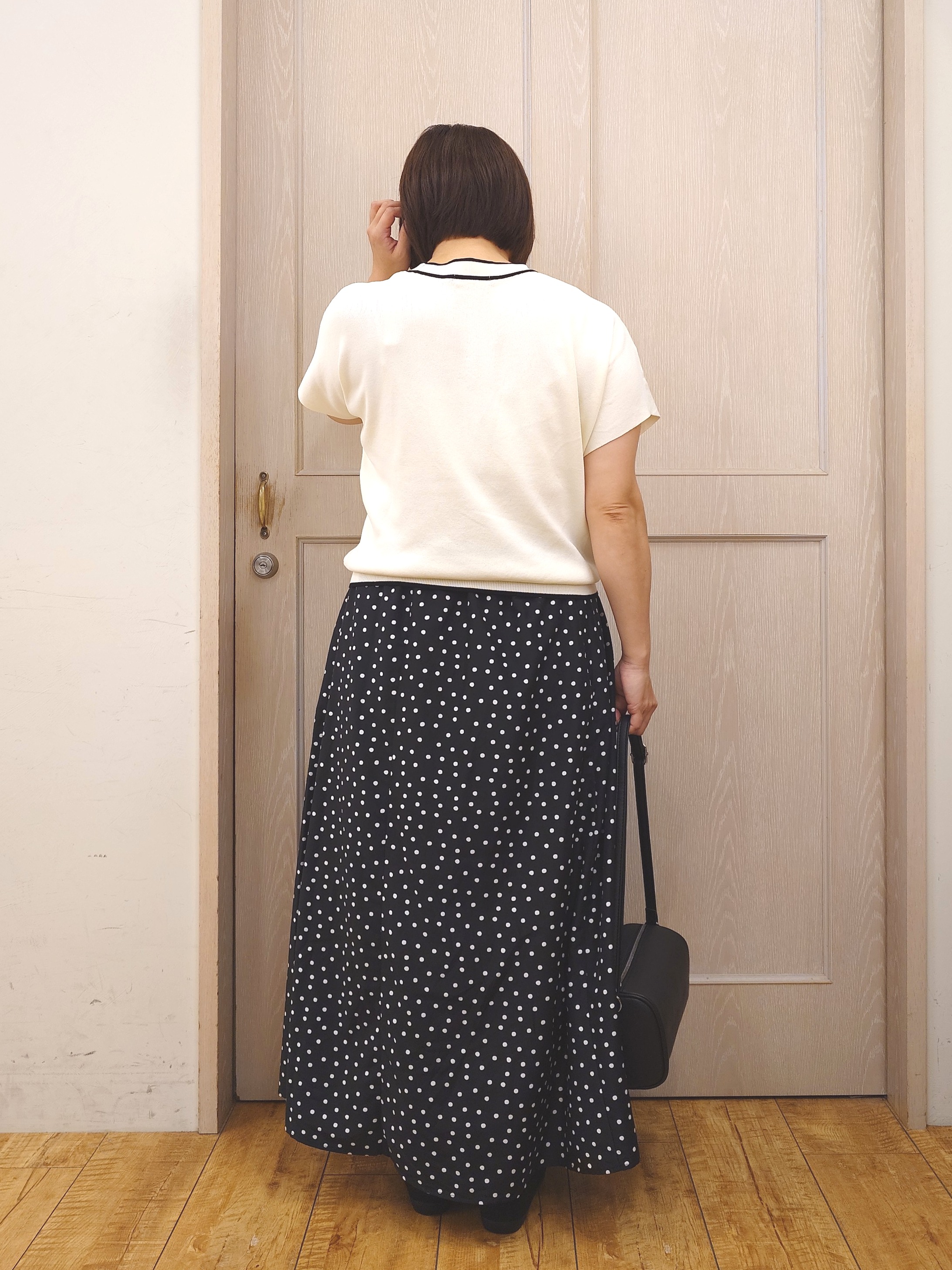 とろろさんの「SHOO･LA･RUE｜【高レビュー/毎日洗える/UV】二の腕も隠せる 配色ボウタイニット」を使ったコーディネート