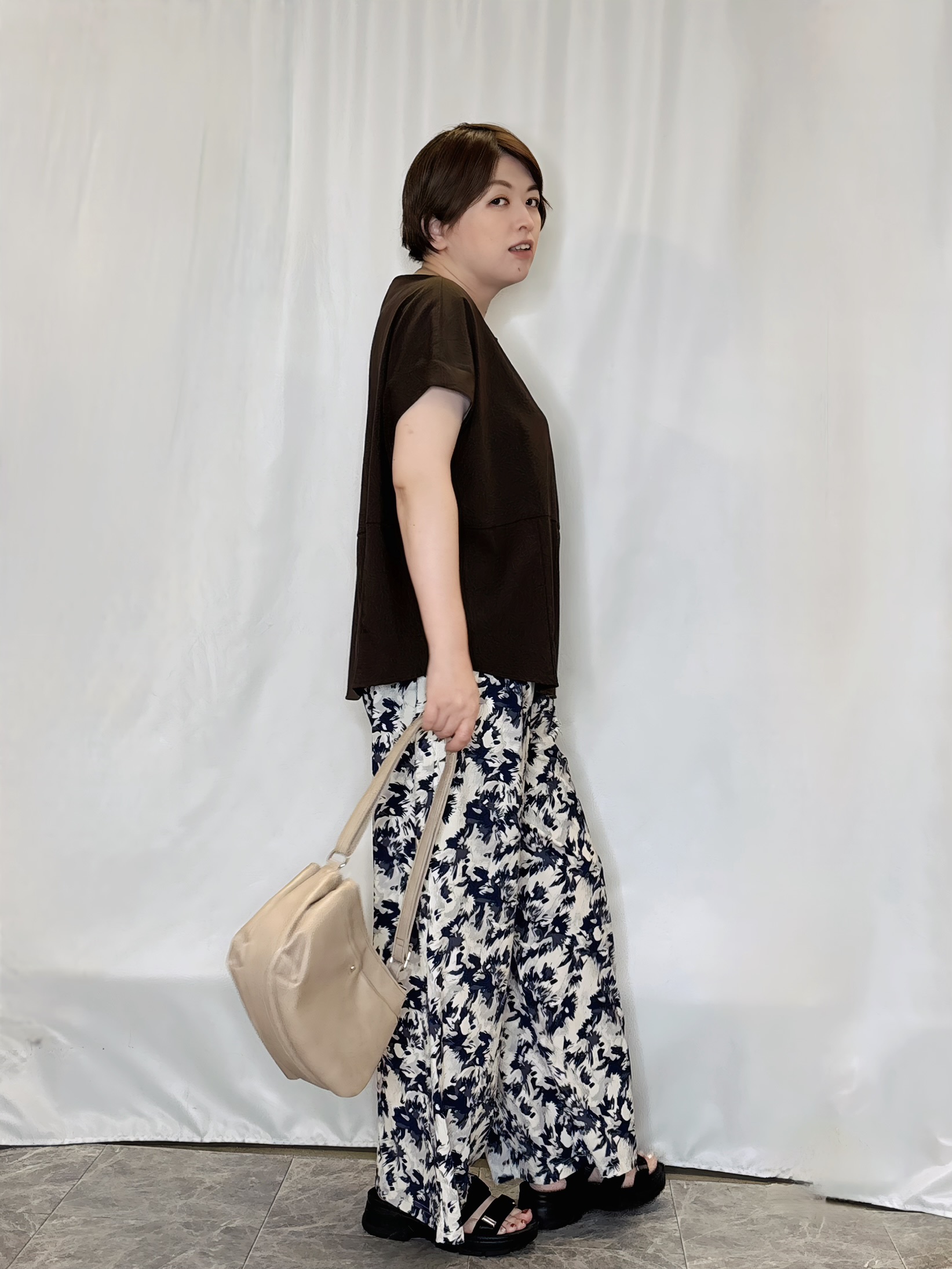 たみさんの「SHOO･LA･RUE｜【洗濯機可/セットアップ可】軽凛(かろりん) シンプル上品 切替コクーントップス」を使ったコーディネート