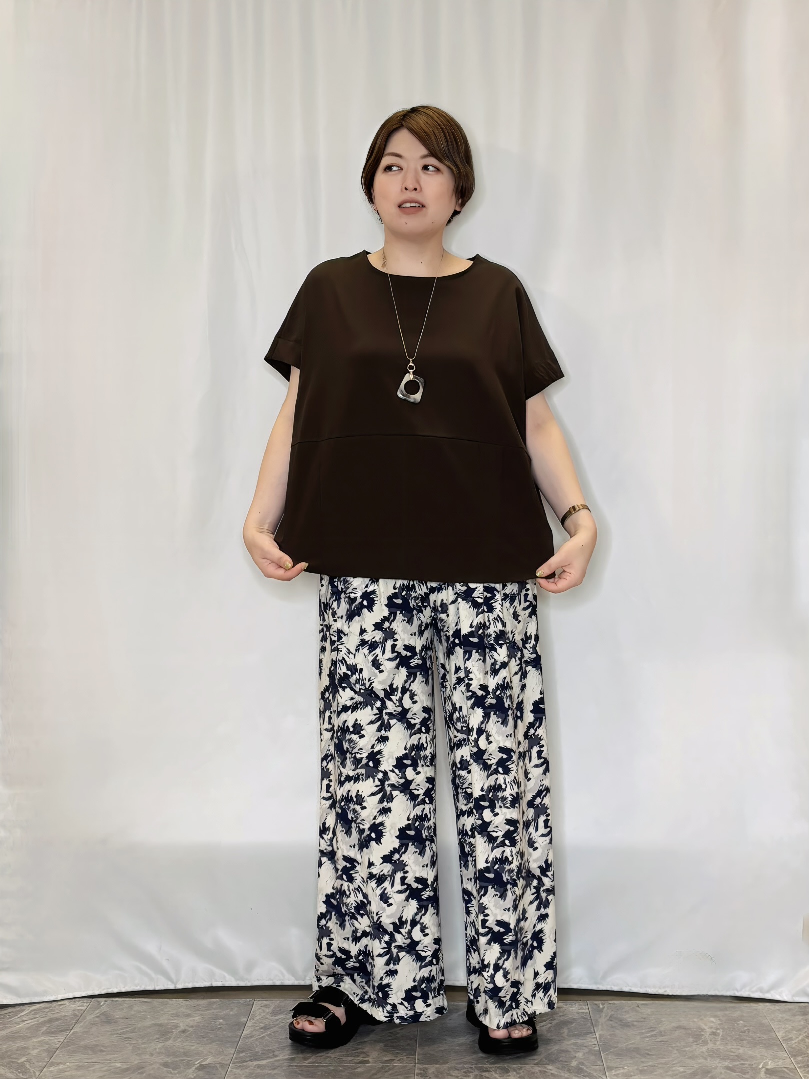 たみさんの「SHOO･LA･RUE｜【洗濯機可/セットアップ可】軽凛(かろりん) シンプル上品 切替コクーントップス」を使ったコーディネート