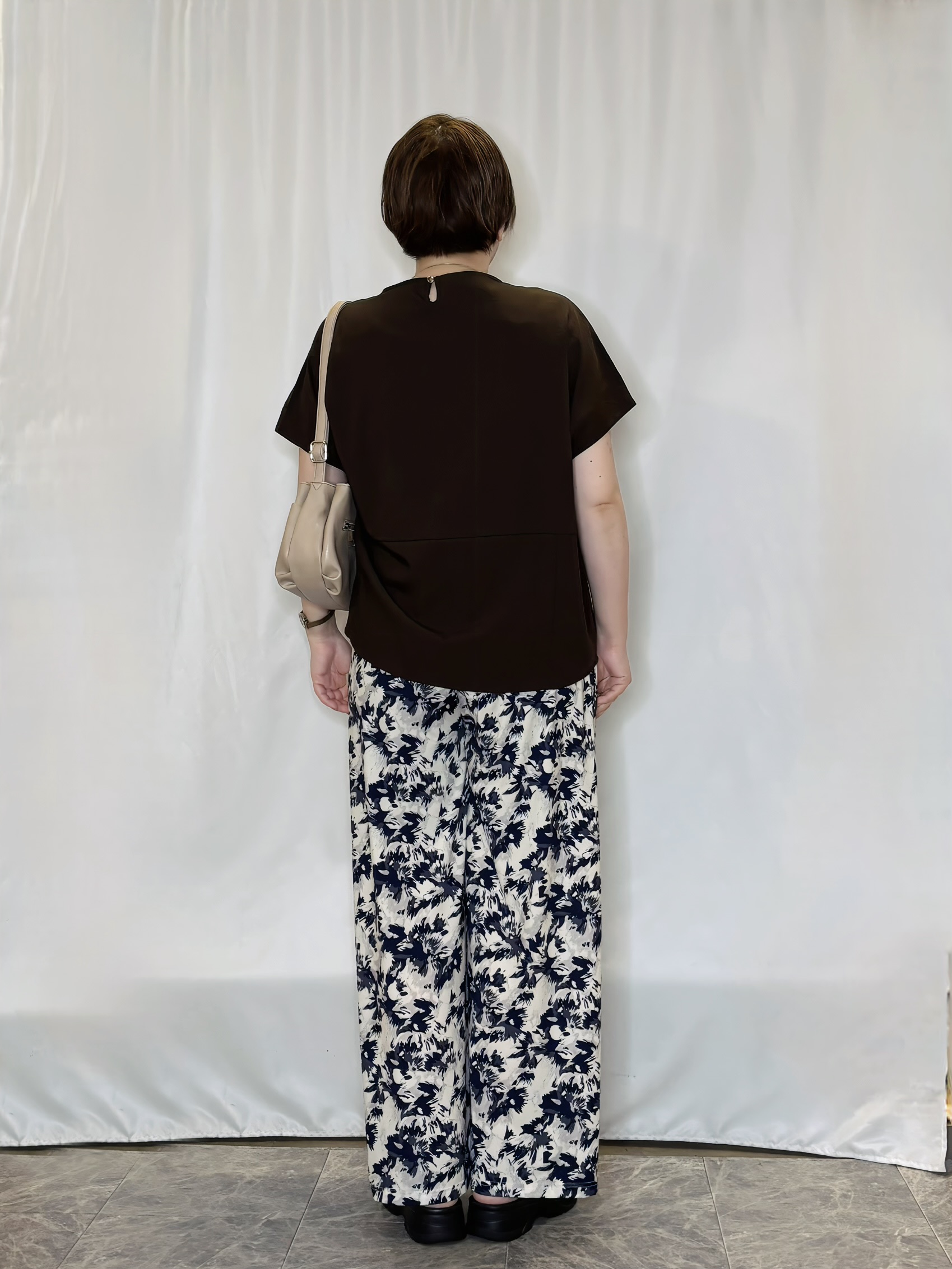 たみさんの「SHOO･LA･RUE｜【洗濯機可/セットアップ可】軽凛(かろりん) シンプル上品 切替コクーントップス」を使ったコーディネート