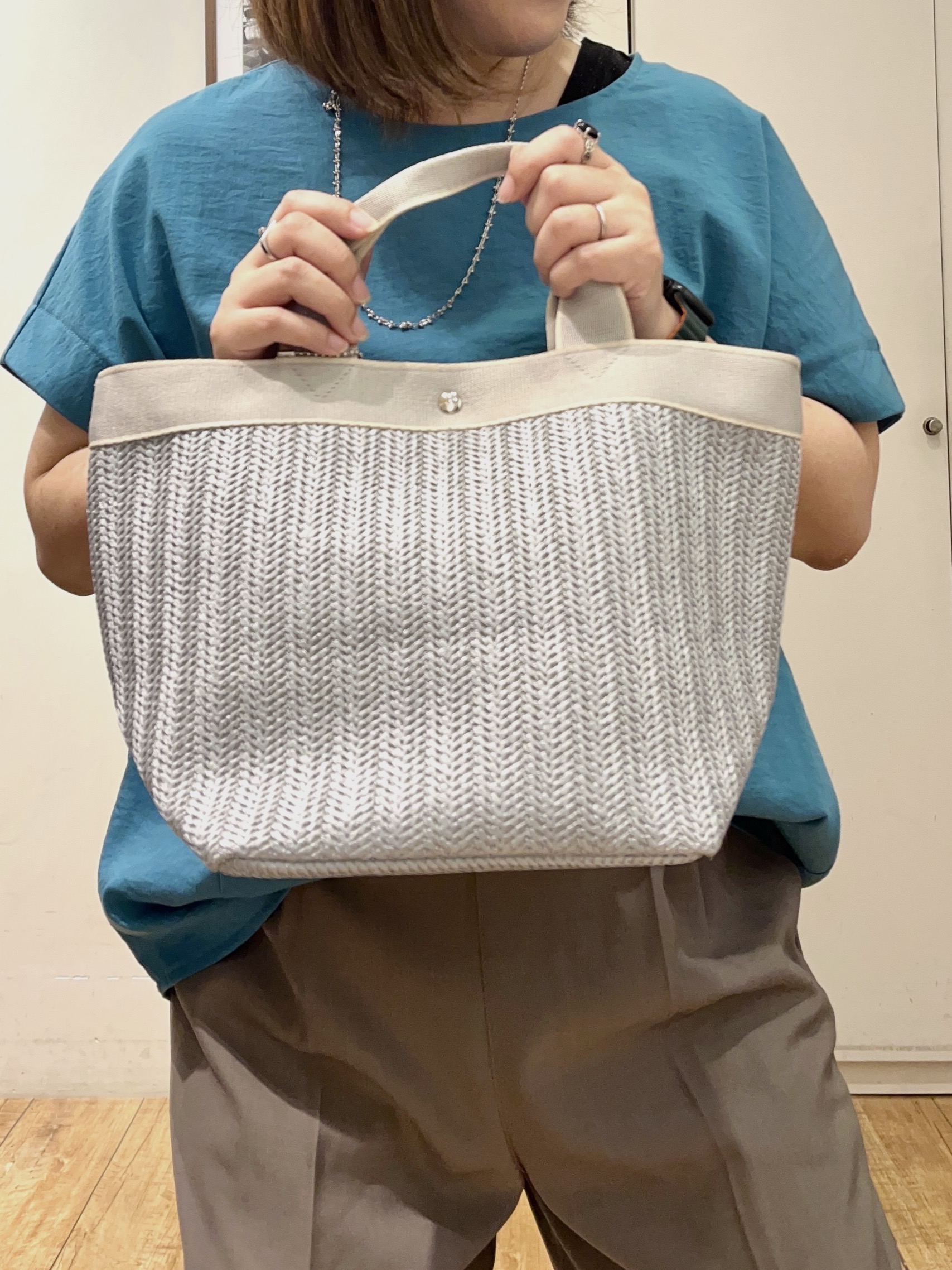 harusakuさんの「SHOO･LA･RUE｜【洗濯機可/セットアップ可】軽凛(かろりん) シンプル上品 ひんやり切替コクーントップス」を使ったコーディネート