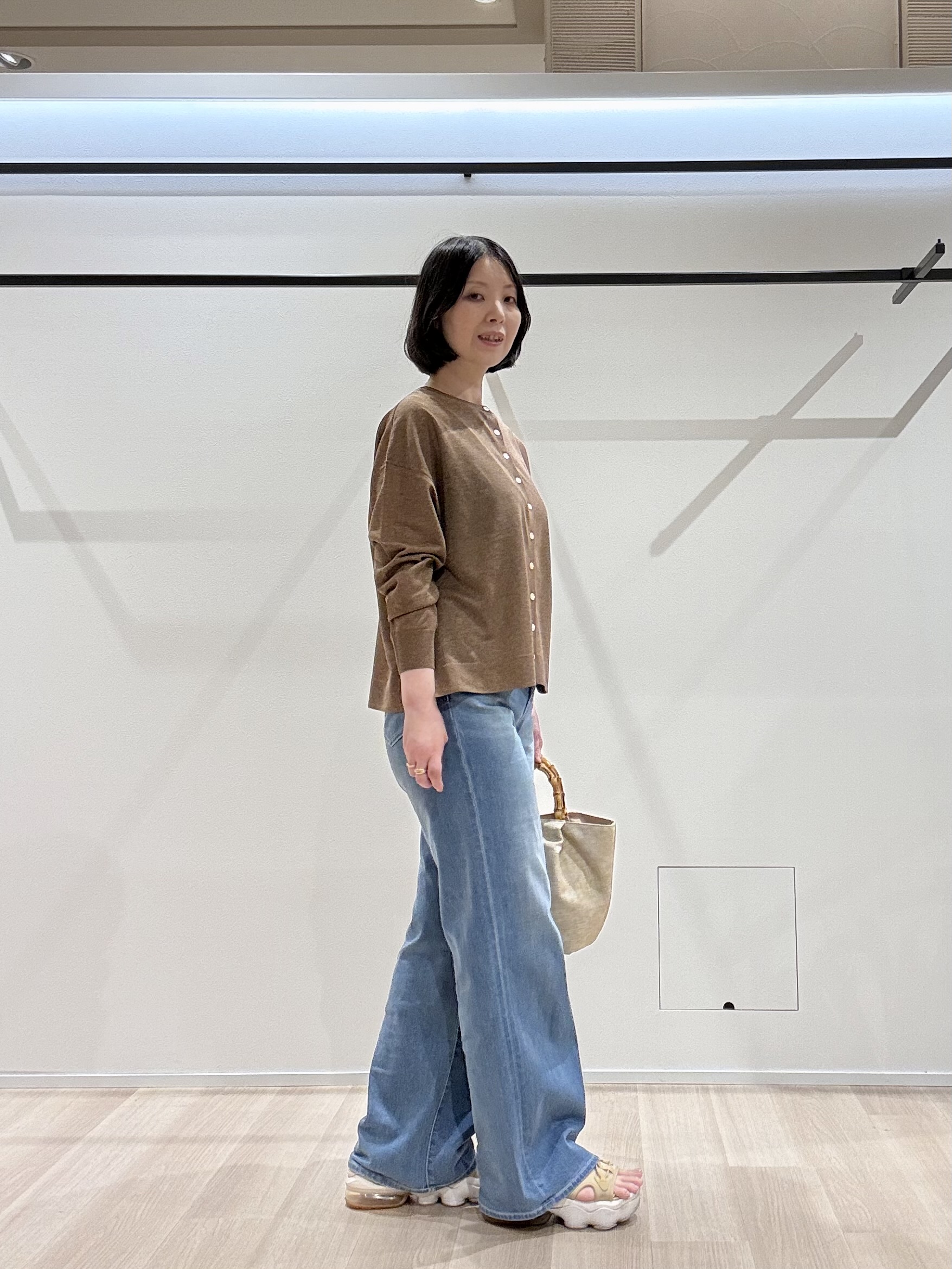 yさんの「UNTITLED｜【アンサンブル可/秋羽織り/シアー】前後2WAYカーディガン」を使ったコーディネート