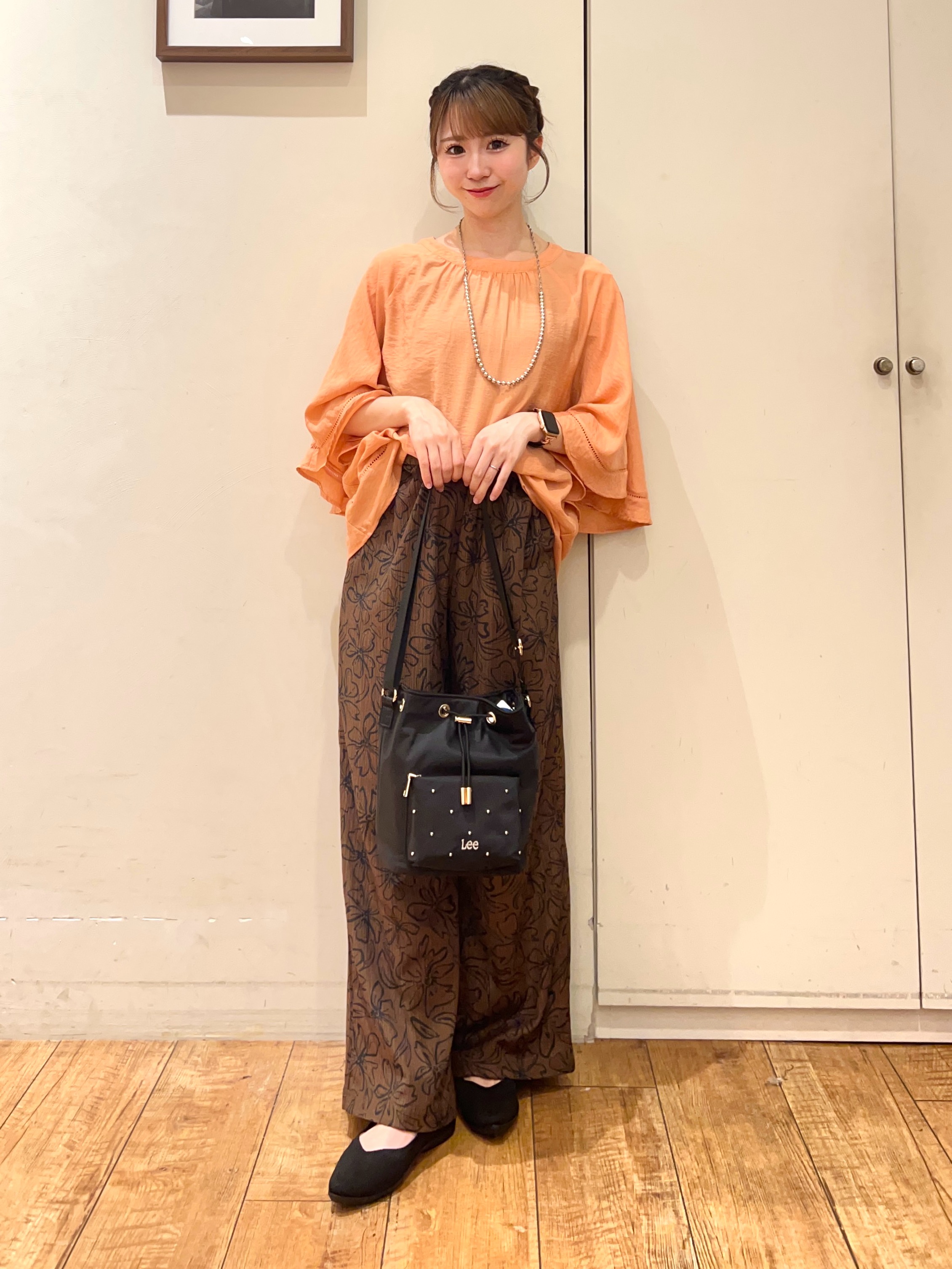 AIRIさんの「SHOO･LA･RUE｜【S-LL/洗濯機可/体型カバー】はしごレースがポイント スラブポンチョ風ブラウス」を使ったコーディネート