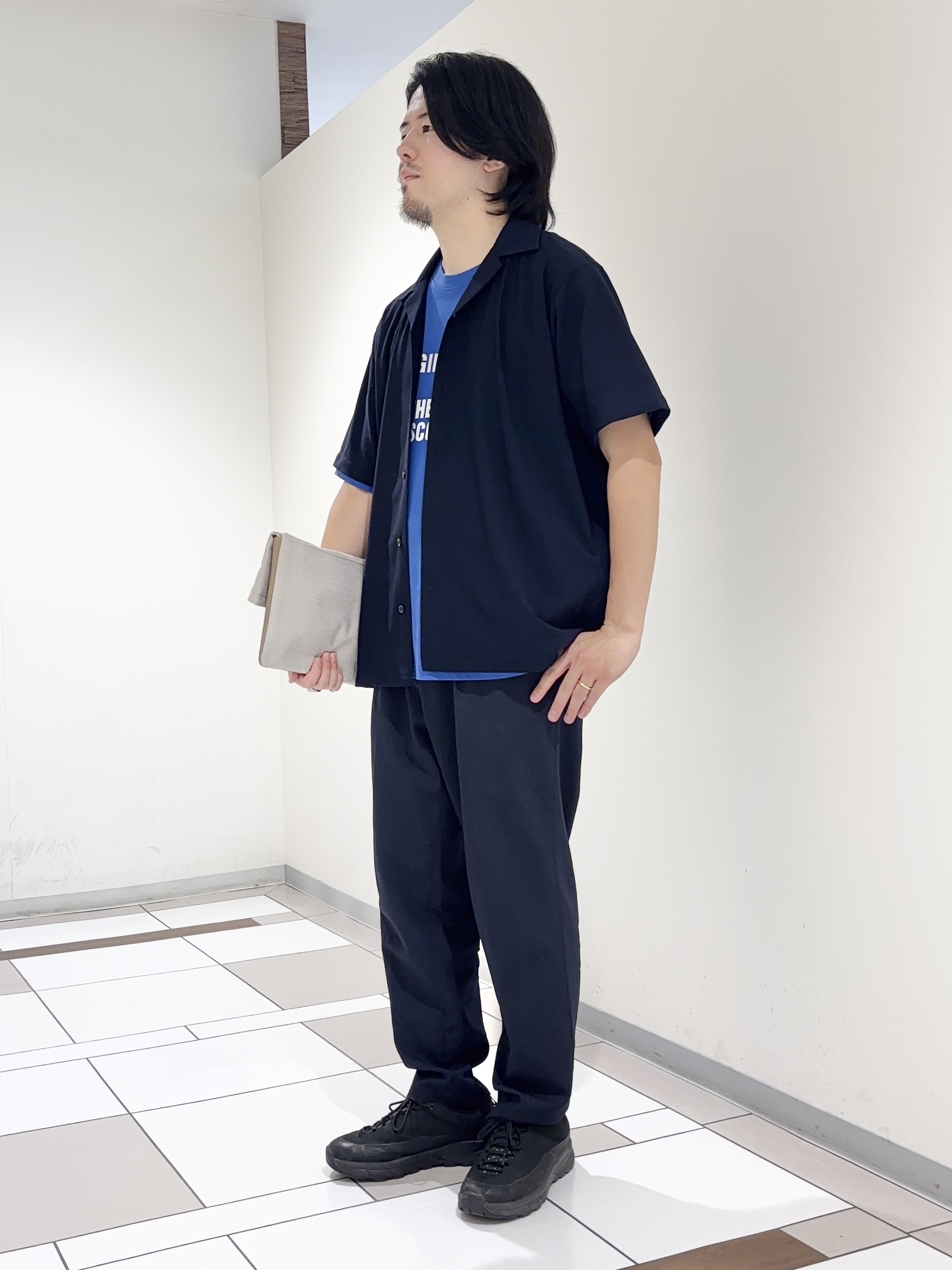 及川さんの「TAKEO KIKUCHI｜【通気性】AIRTOOL LIGHT オープンカラー半袖シャツ」を使ったコーディネート