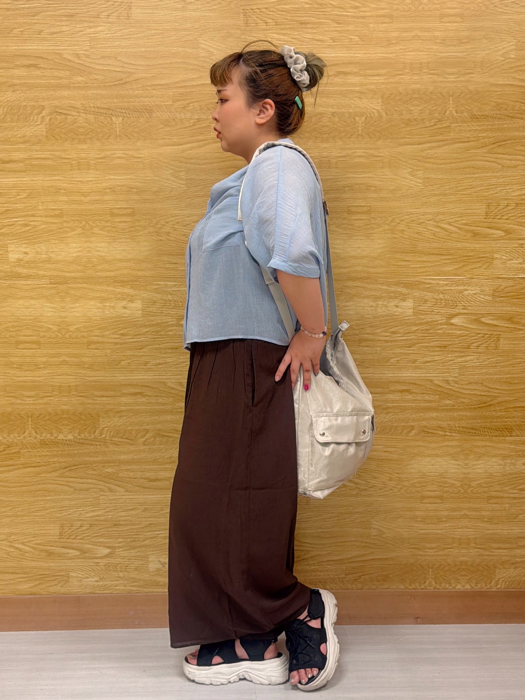 ぁむさんの「SHOO･LA･RUE｜【洗濯機可/選べる6色】程よいシアー感が涼し気 ゆったりワッシャードルマンブラウス」を使ったコーディネート