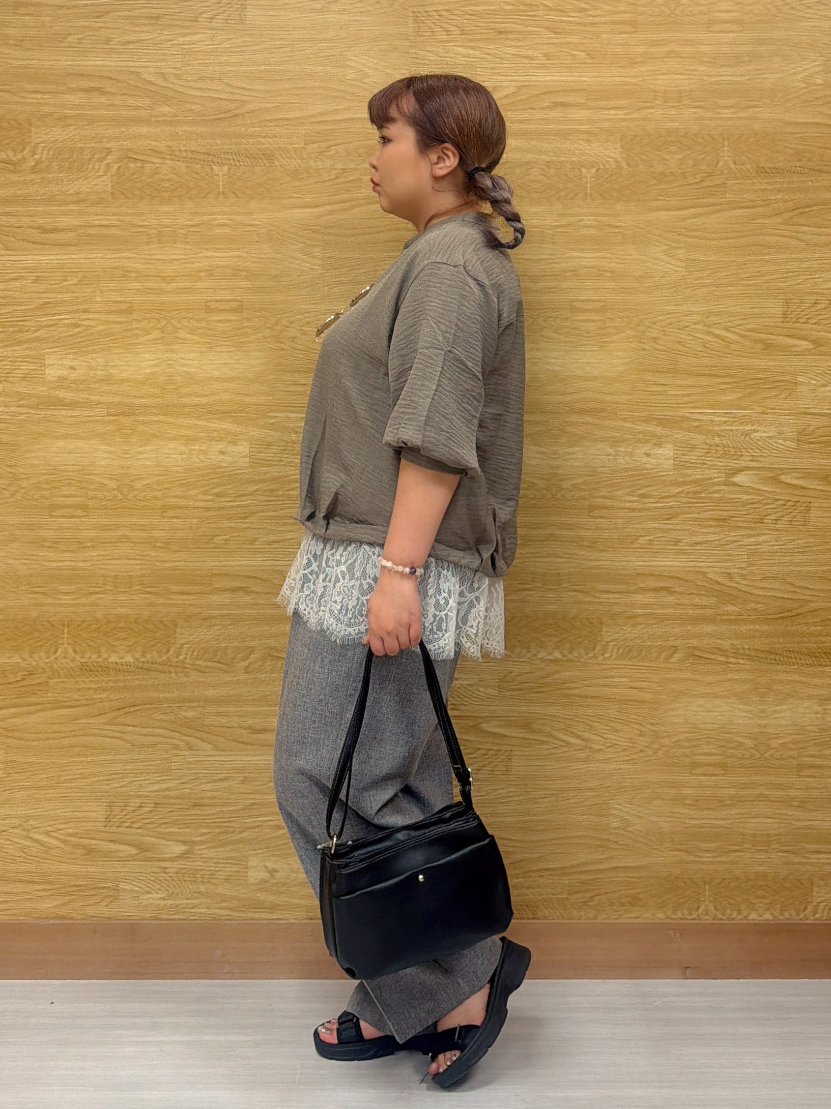 ぁむさんの「SHOO･LA･RUE｜【インしないで着られる/S-LL/洗濯機可】1枚で決まる裾レース 大人上品スキッパーブラウス」を使ったコーディネート