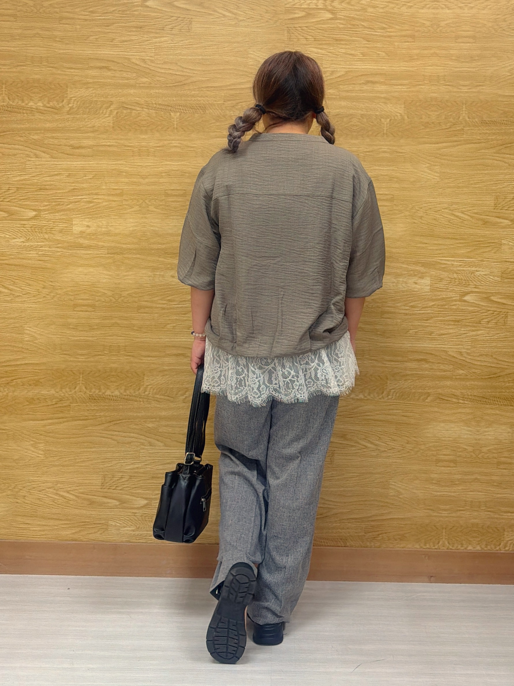 ぁむさんの「SHOO･LA･RUE｜【インしないで着られる/S-LL/洗濯機可】1枚で決まる裾レース 大人上品スキッパーブラウス」を使ったコーディネート