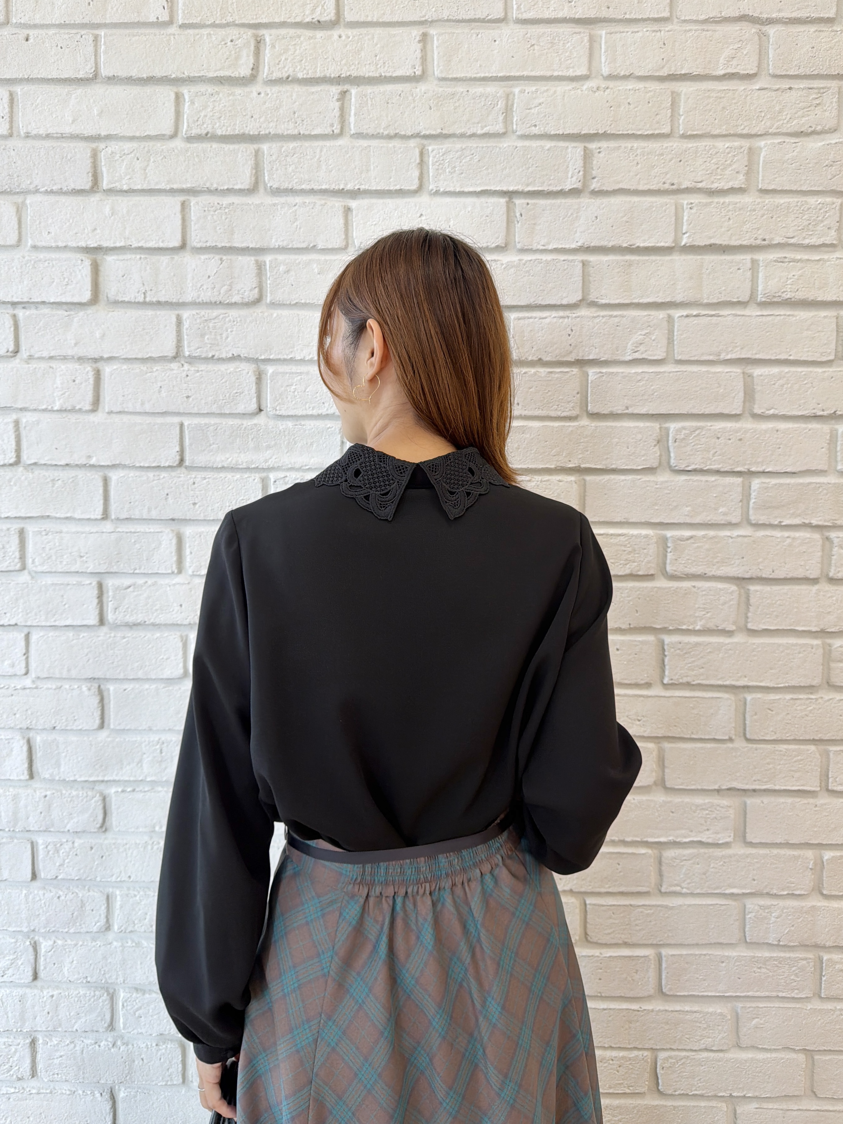 みぃさんの「Couture brooch｜【好印象】シェードチェック先染めジョーゼットスカート【洗濯機可】」を使ったコーディネート