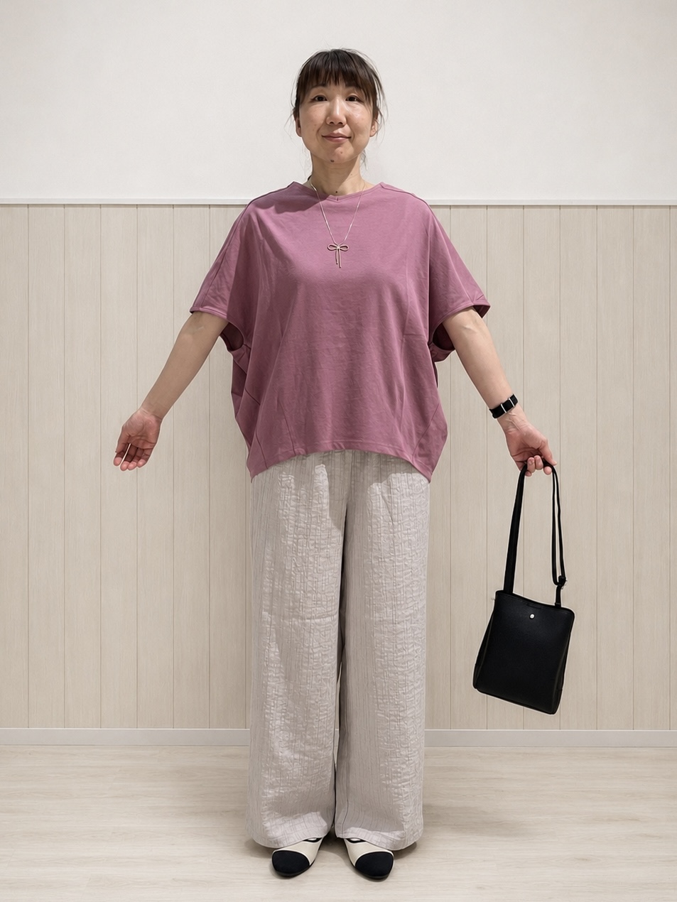 まつみさんの「SHOO･LA･RUE｜【洗濯機可/体型カバー】インせず着られる 上品見えのドルマントップス」を使ったコーディネート