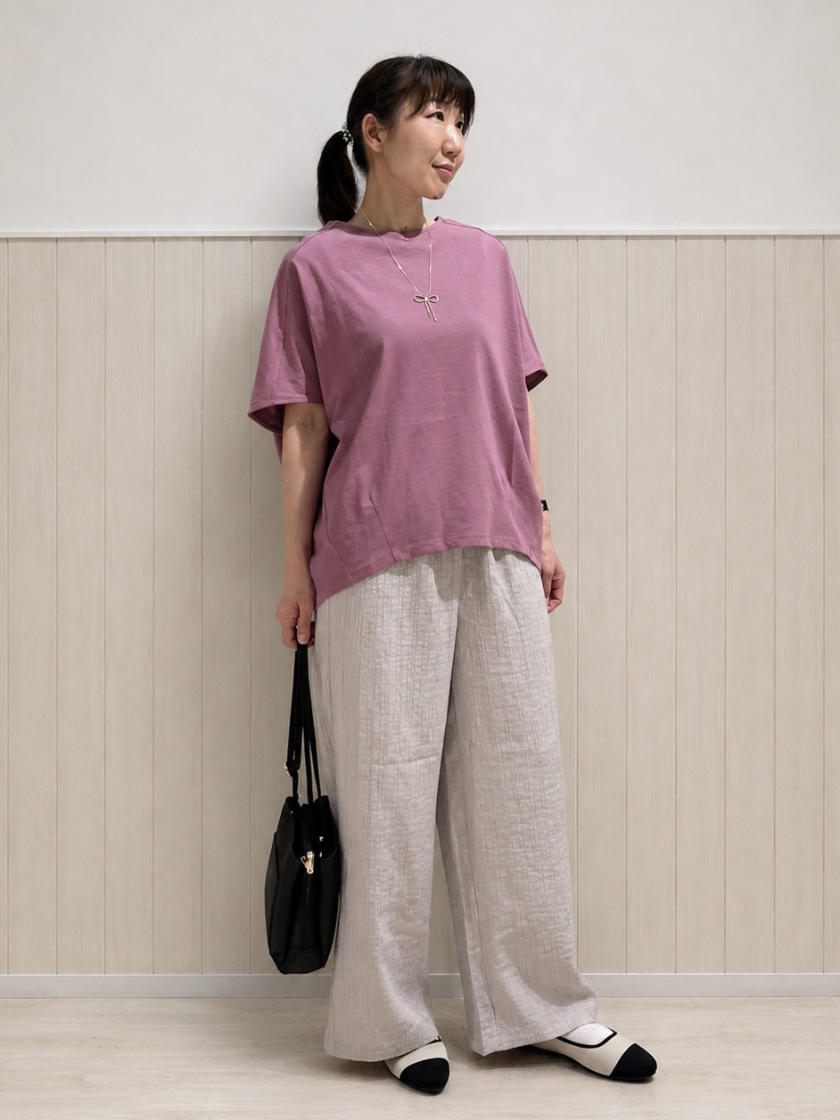 まつみさんの「SHOO･LA･RUE｜【洗濯機可/体型カバー】インせず着られる 上品見えのドルマントップス」を使ったコーディネート