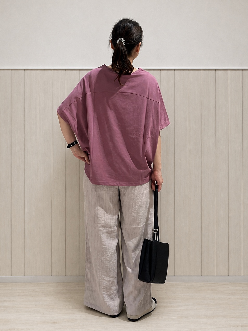 まつみさんの「SHOO･LA･RUE｜【洗濯機可/体型カバー】インせず着られる 上品見えのドルマントップス」を使ったコーディネート