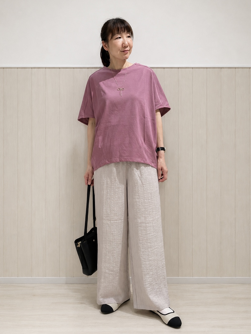 まつみさんの「SHOO･LA･RUE｜【洗濯機可/体型カバー】インせず着られる 上品見えのドルマントップス」を使ったコーディネート