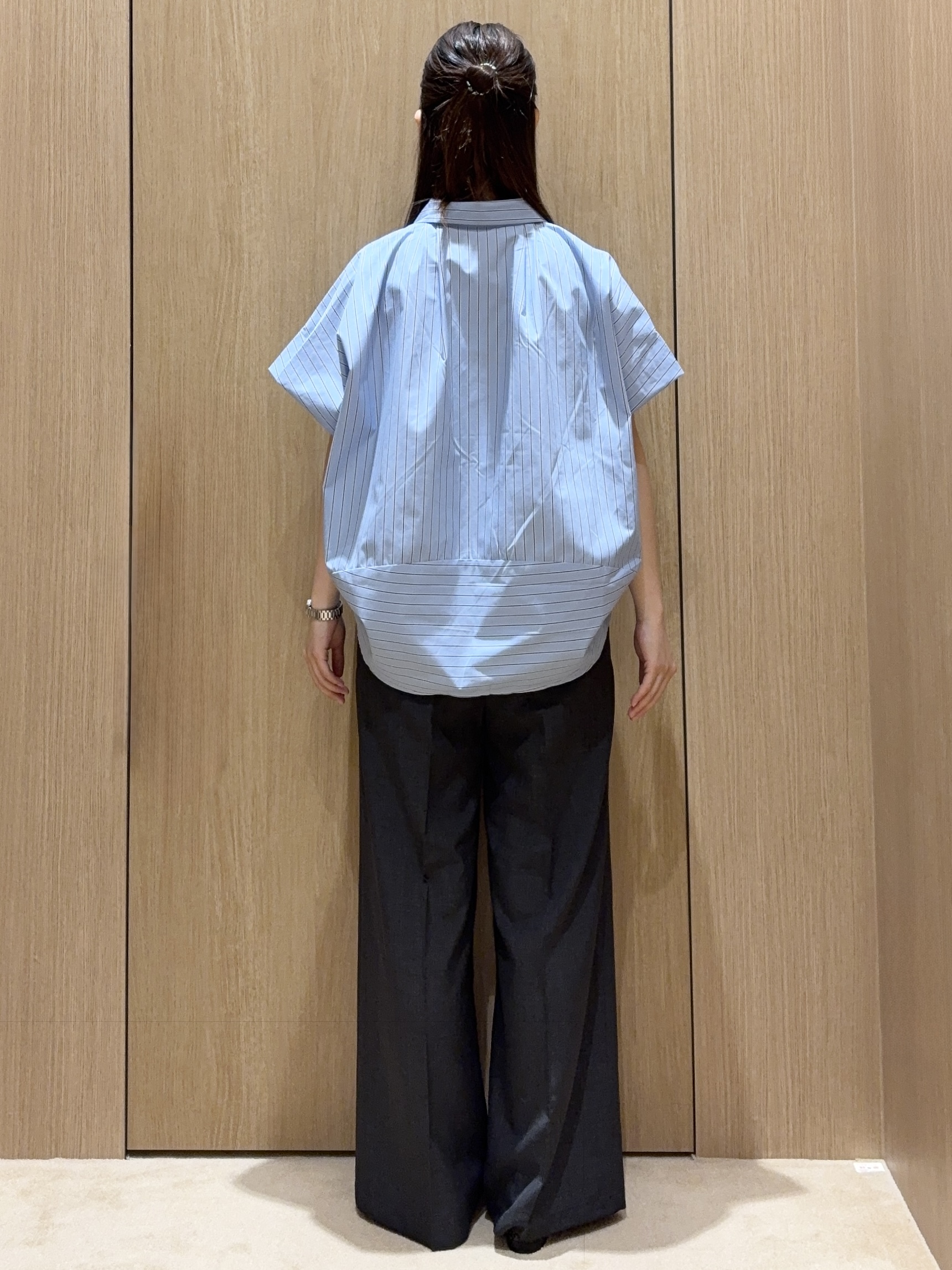 EMIRIさんの「OPAQUE.CLIP｜タックニュアンスフォルムシャツ【洗濯機OK】」を使ったコーディネート