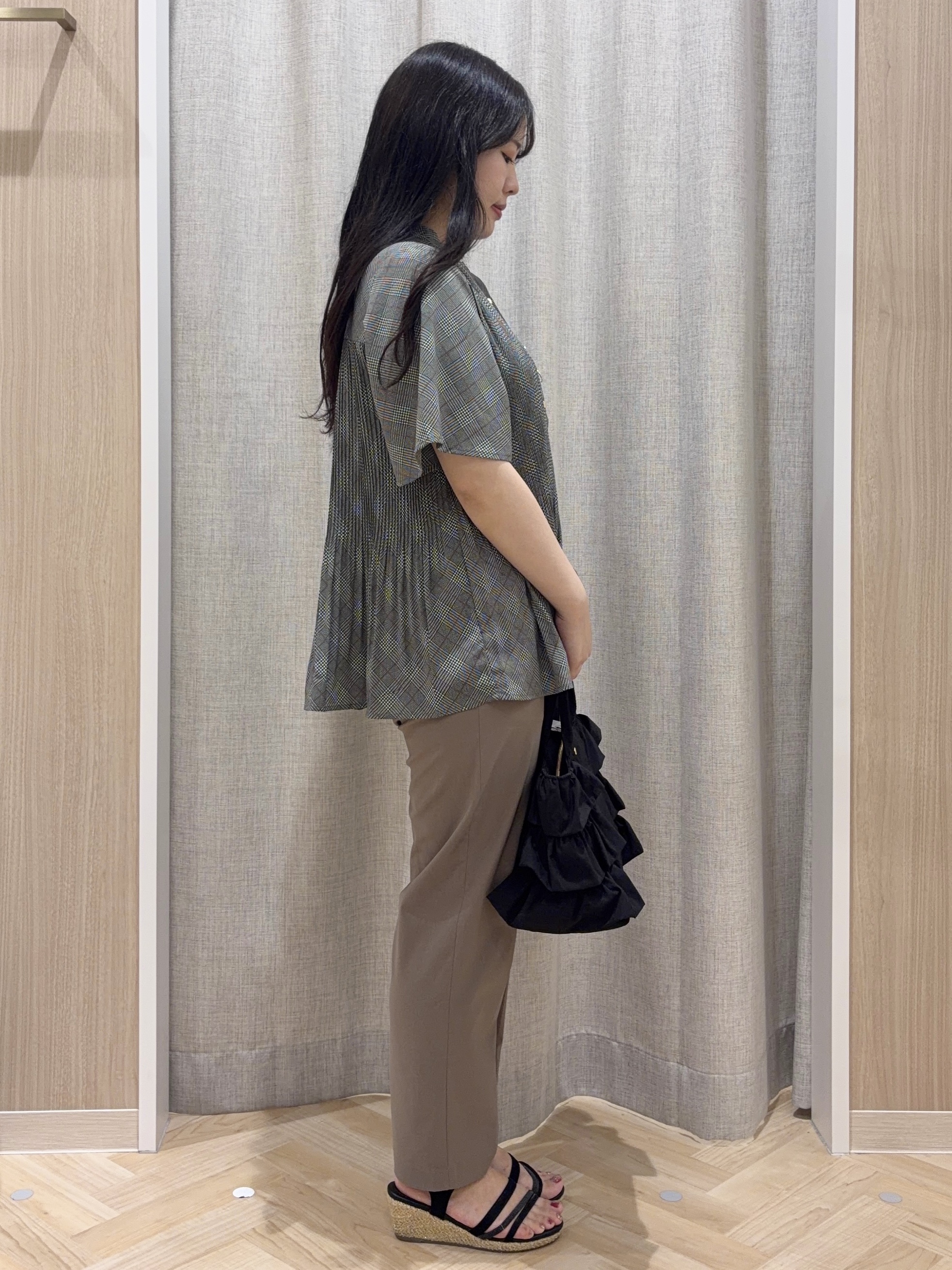 minamiさんの「grove｜【体型カバー◎】大人フェミニン消しプリーツブラウス」を使ったコーディネート