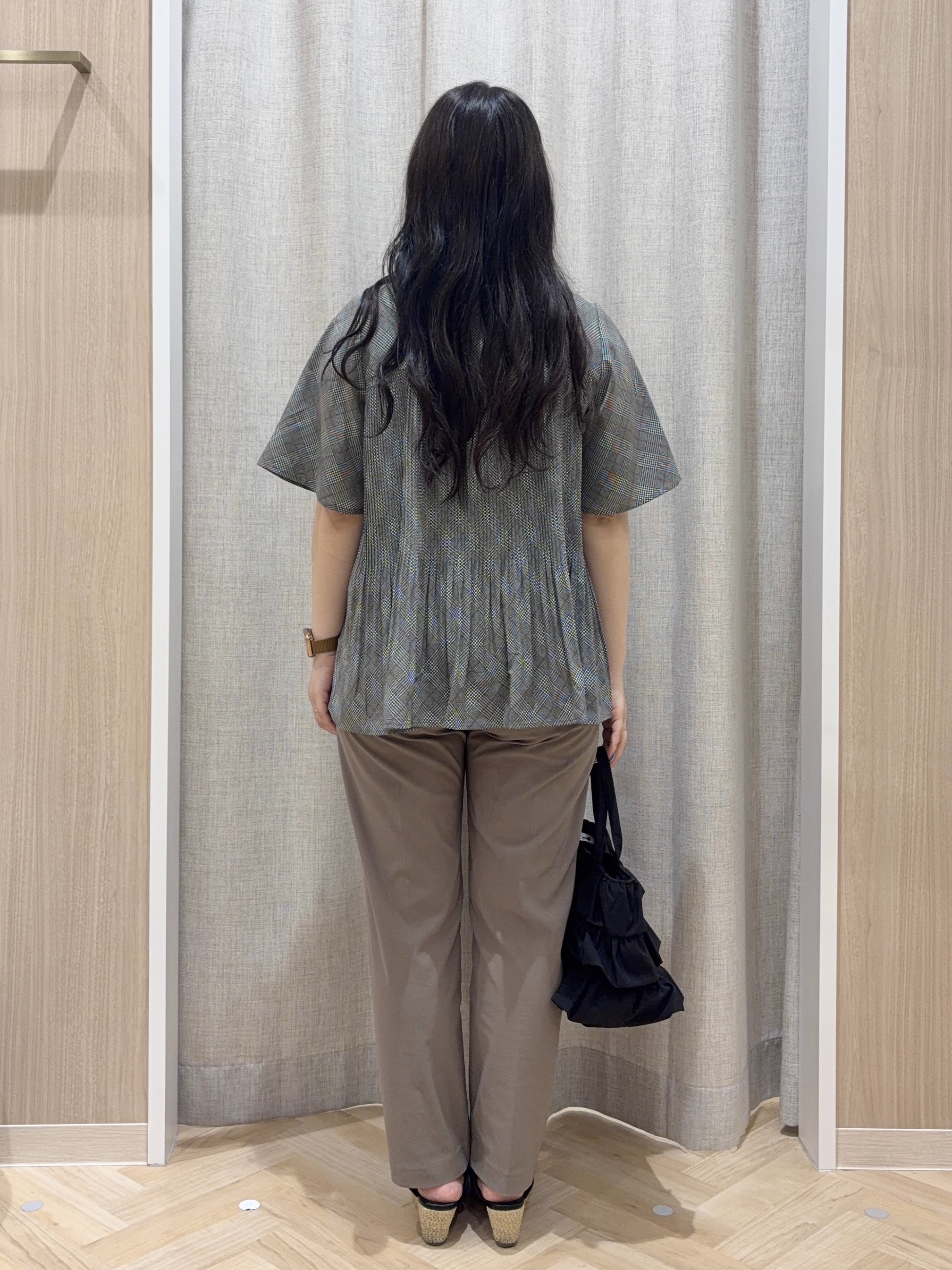minamiさんの「grove｜【体型カバー◎】大人フェミニン消しプリーツブラウス」を使ったコーディネート