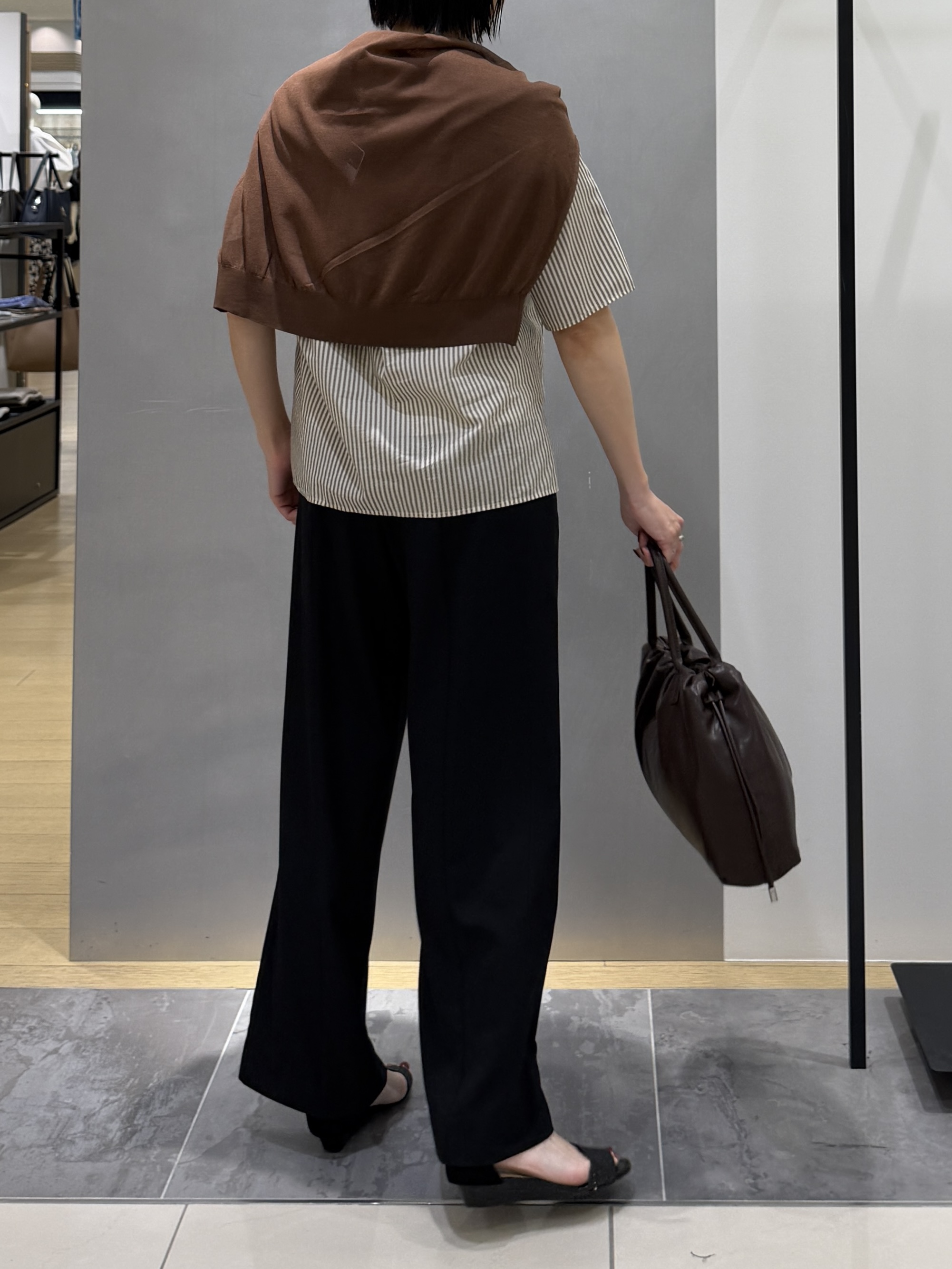 shihoさんの「INDIVI｜【初秋/防シワ/着る日傘】イージーワイドパンツ」を使ったコーディネート