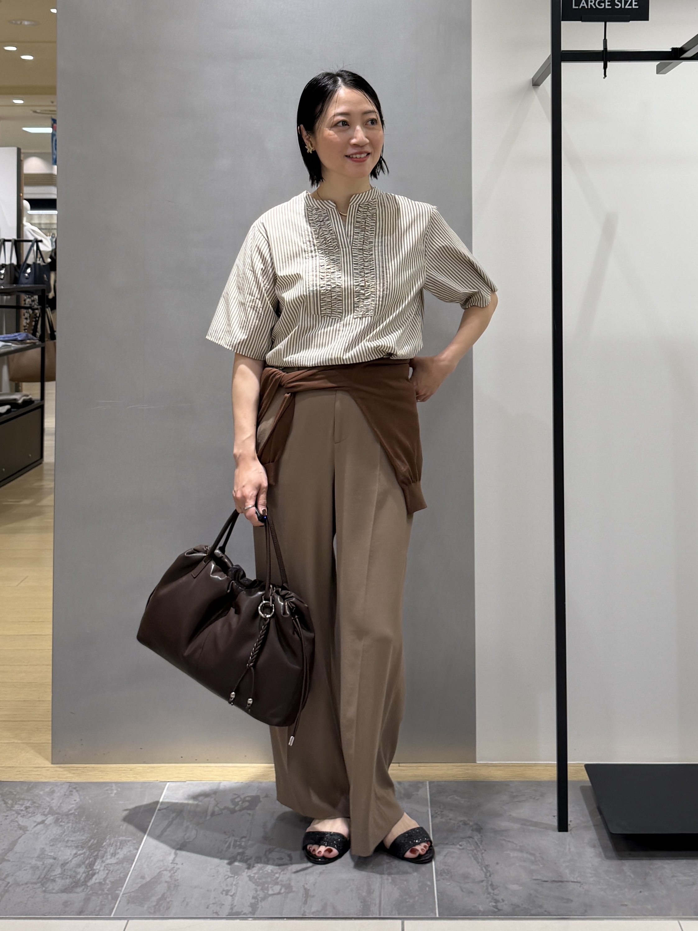 shihoさんの「INDIVI｜【初秋/UVケア/着る日傘】ワイドストレートパンツ」を使ったコーディネート