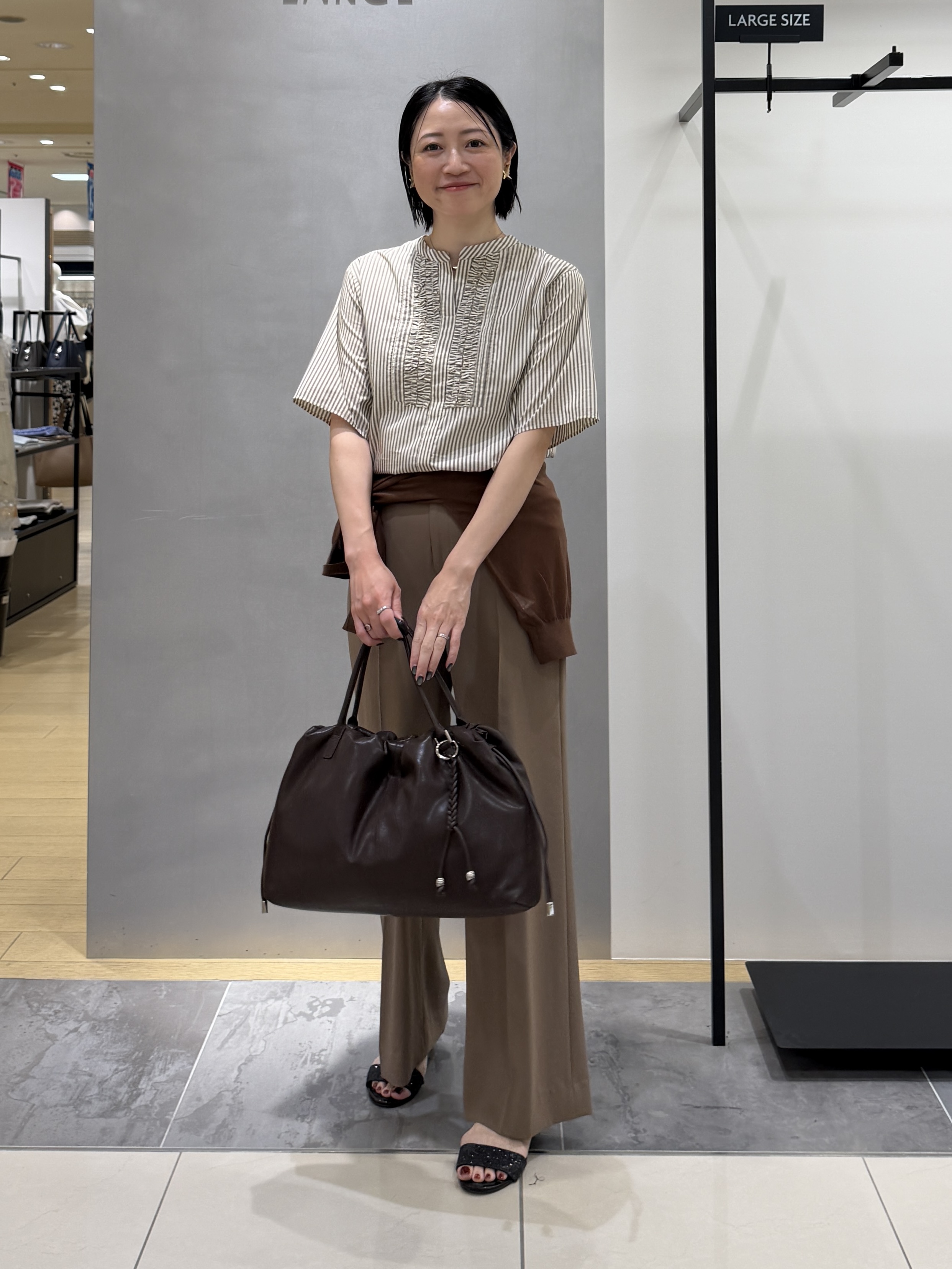 shihoさんの「INDIVI｜【初秋/UVケア/着る日傘】ワイドストレートパンツ」を使ったコーディネート