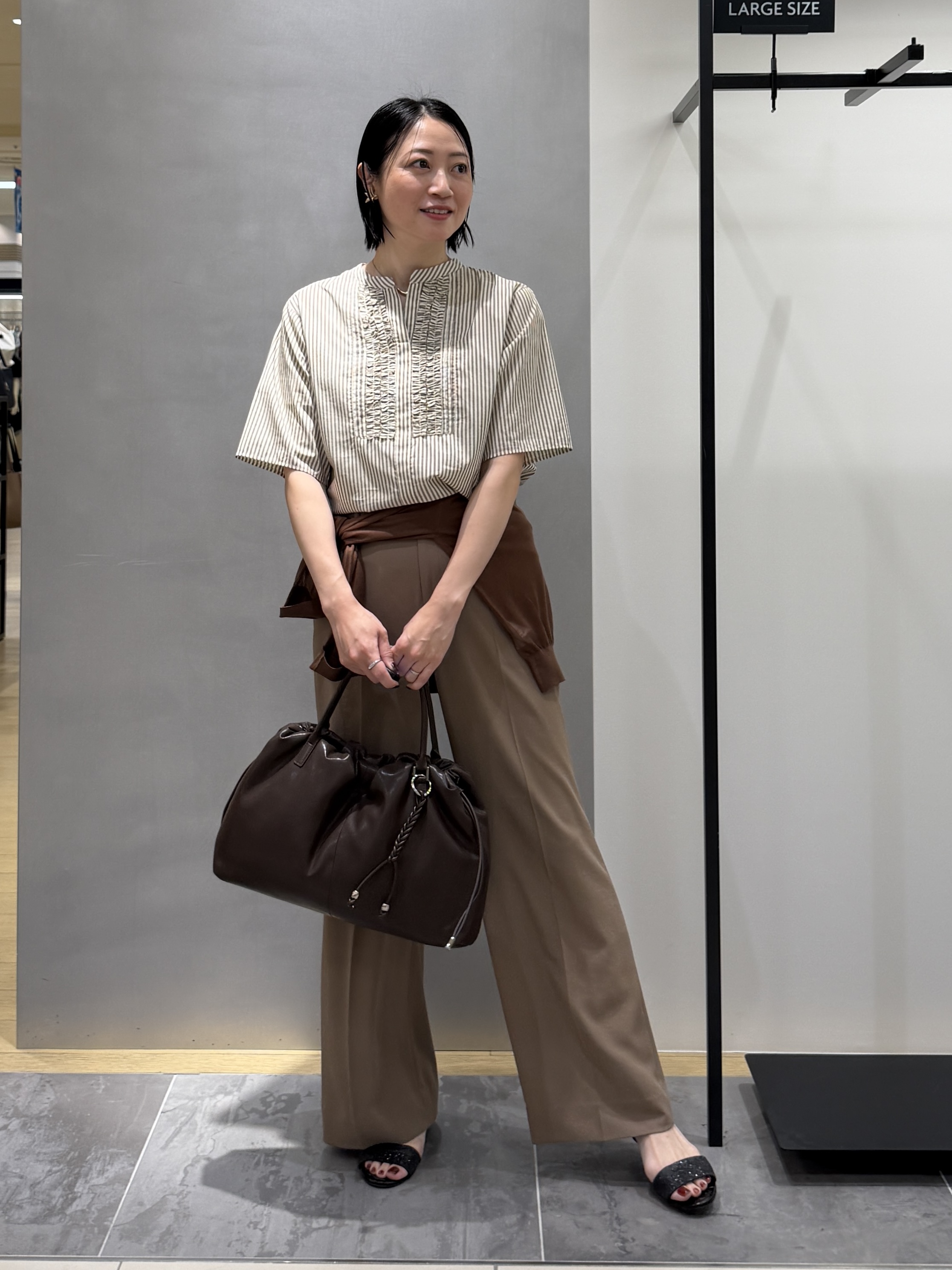 shihoさんの「INDIVI｜【初秋/UVケア/着る日傘】ワイドストレートパンツ」を使ったコーディネート