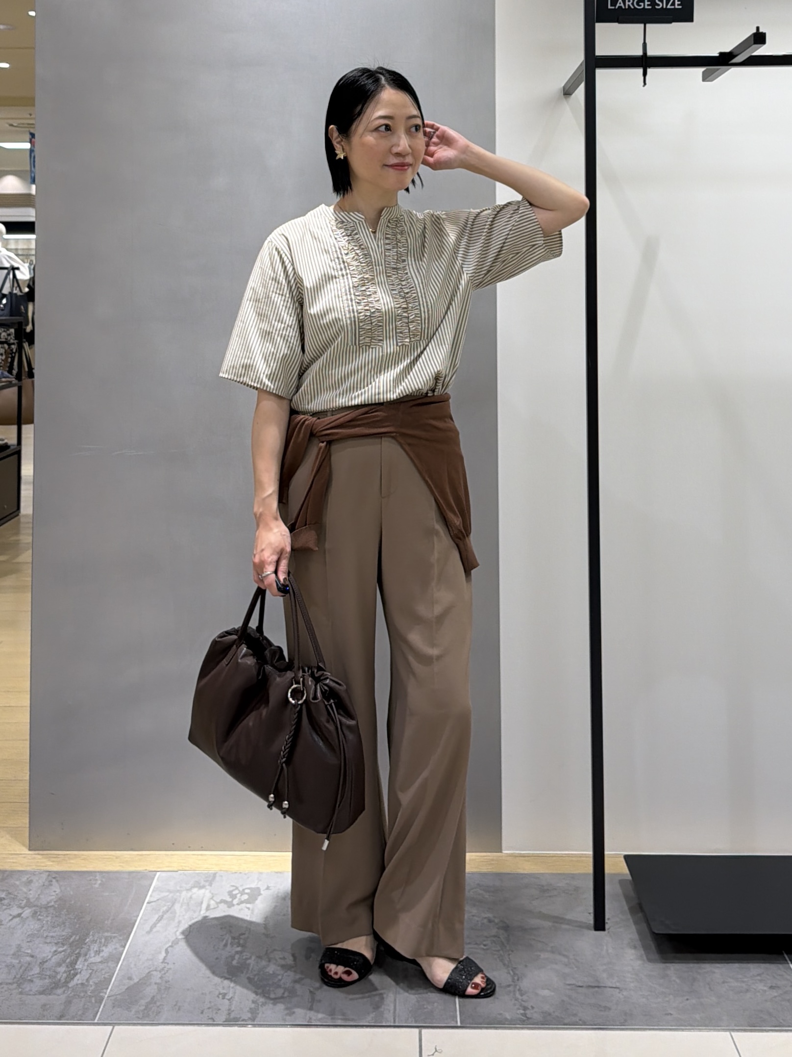 shihoさんの「INDIVI｜【初秋/UVケア/着る日傘】ワイドストレートパンツ」を使ったコーディネート