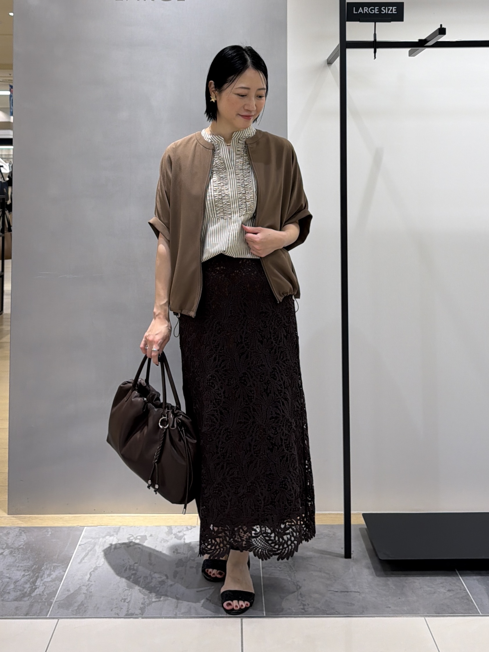 shihoさんの「INDIVI｜【秋羽織り/着る日傘】ドルマンフォルムブルゾン」を使ったコーディネート