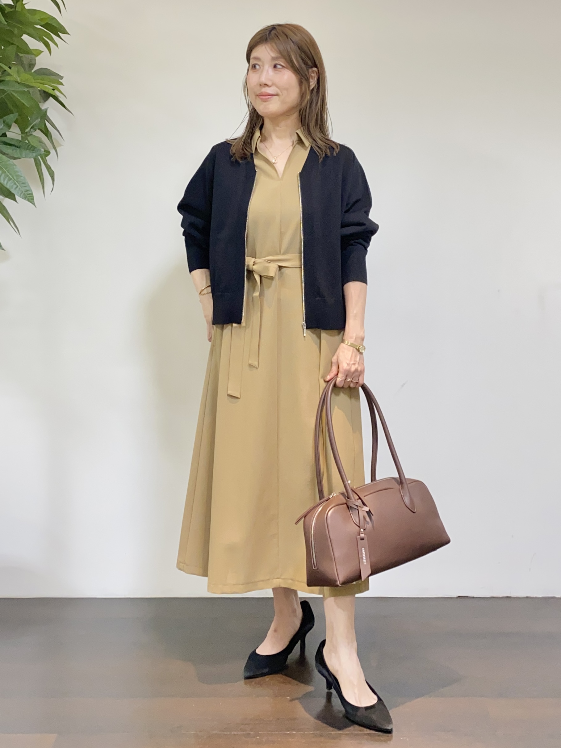 tomoさんの「UNTITLED｜【アンサンブル可/日除け・冷房対策】シアーレーヨンZIPカーディガン」を使ったコーディネート