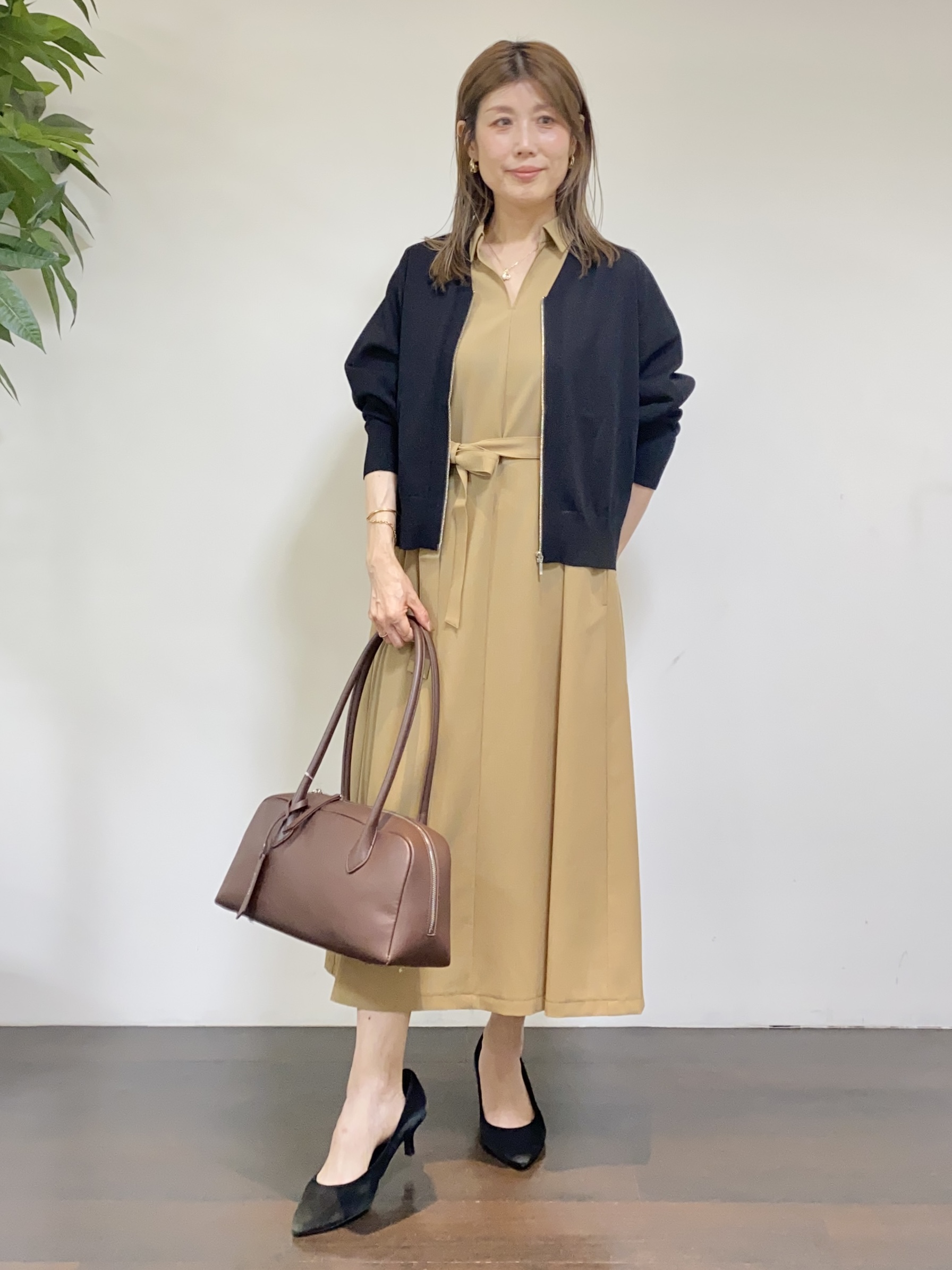 tomoさんの「UNTITLED｜【アンサンブル可/日除け・冷房対策】シアーレーヨンZIPカーディガン」を使ったコーディネート