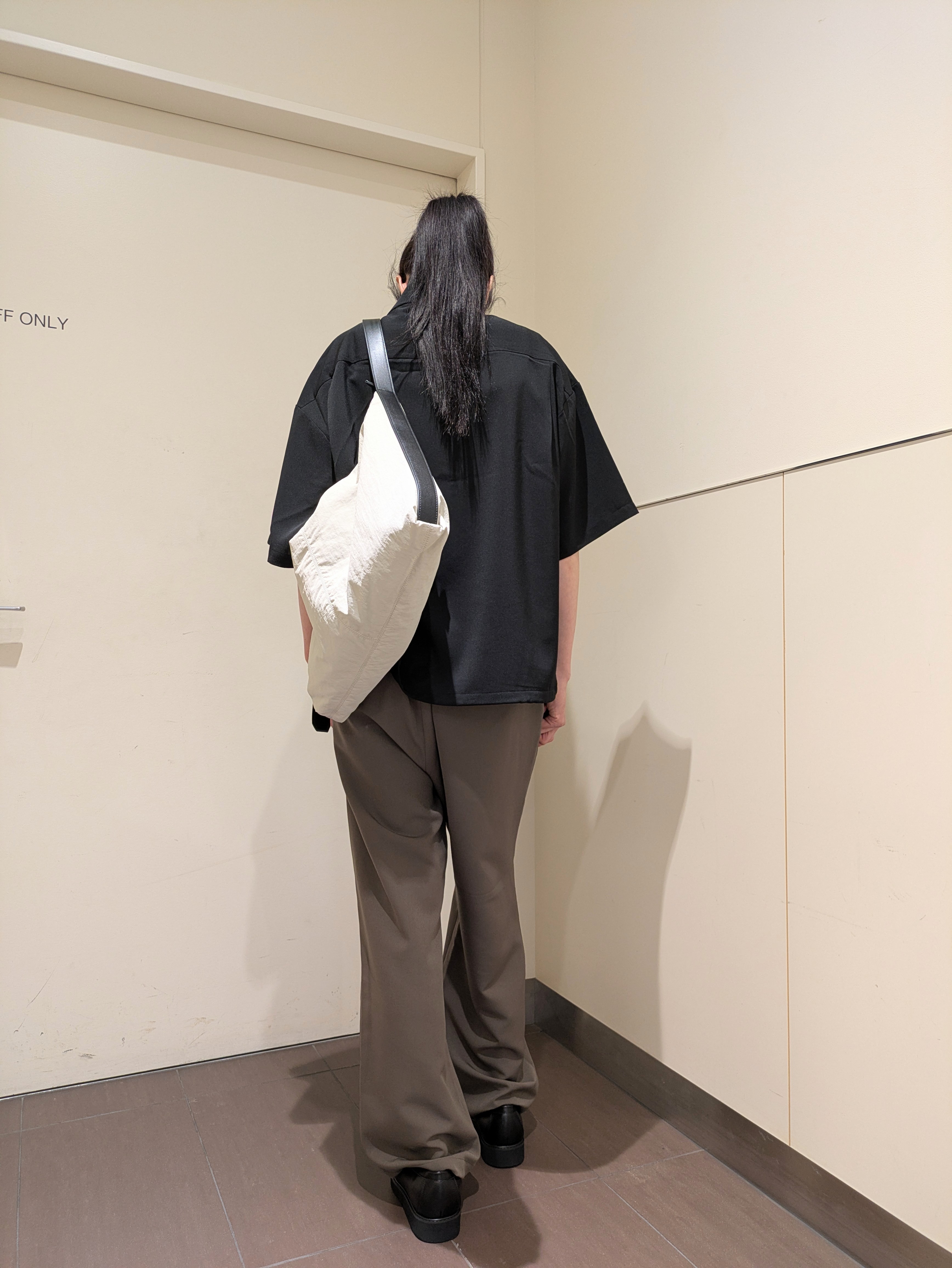 Chiichanさんの「tk.TAKEO KIKUCHI｜◆【防シワ／ストレッチ/セット対応可】smart shiftシリーズ バレルシルエットパンツ」を使ったコーディネート