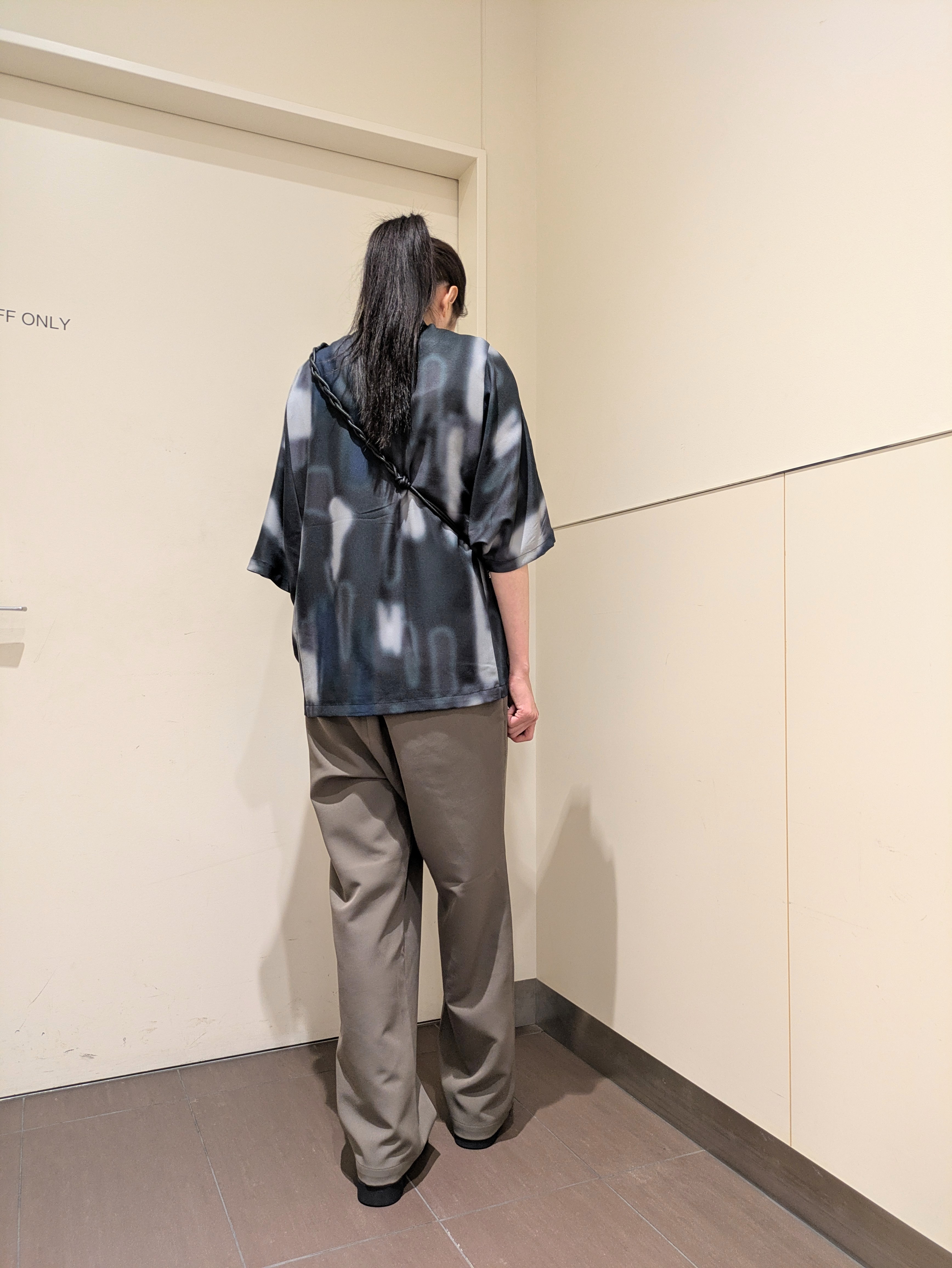 Chiichanさんの「tk.TAKEO KIKUCHI｜◆【防シワ／ストレッチ/セット対応可】smart shiftシリーズ バレルシルエットパンツ」を使ったコーディネート