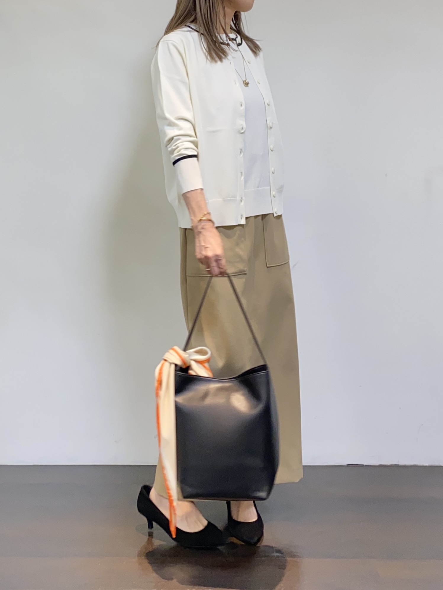 tomoさんの「UNTITLED｜【アンサンブル可能/秋羽織り】コンパクトニットカーディガン」を使ったコーディネート