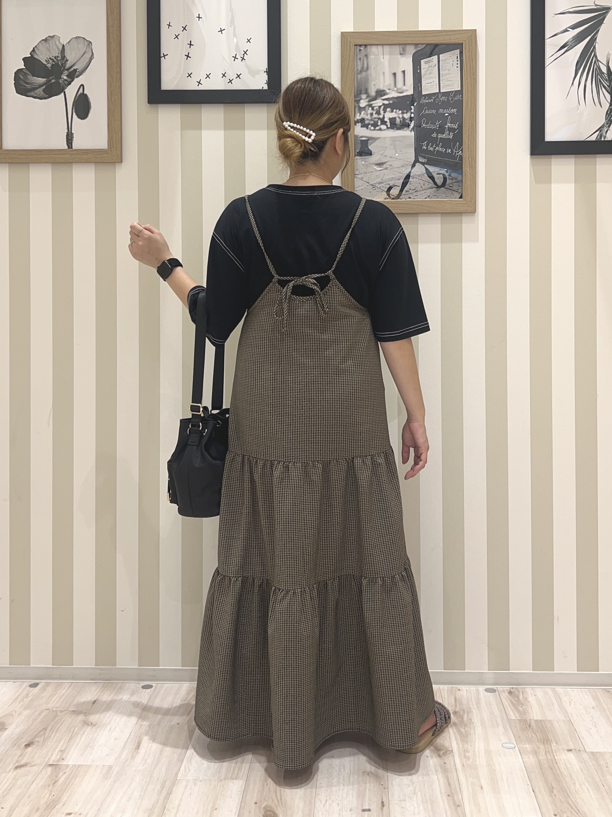 mさんの「SHOO･LA･RUE｜【S-LL/洗濯機可】ほんのり甘いチェック柄 ティアードキャミワンピース」を使ったコーディネート