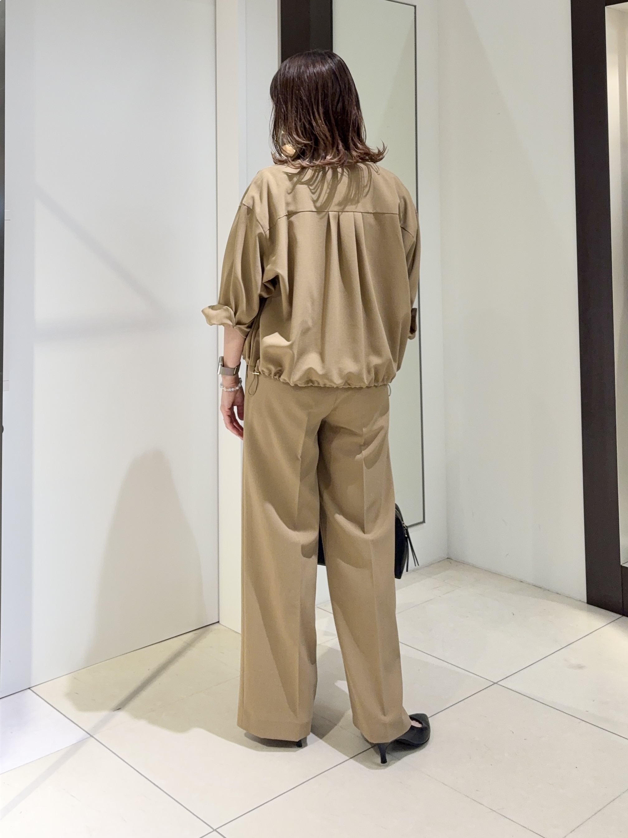 tomoさんの「UNTITLED｜【秋羽織り/セットアップ可/UVカット】エアリークールドロストシャツ」を使ったコーディネート