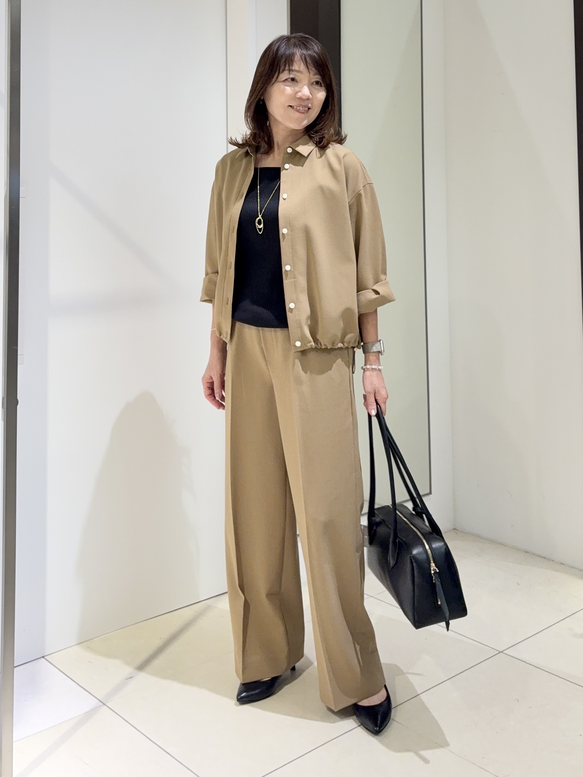 tomoさんの「UNTITLED｜【秋羽織り/セットアップ可/UVカット】エアリークールドロストシャツ」を使ったコーディネート