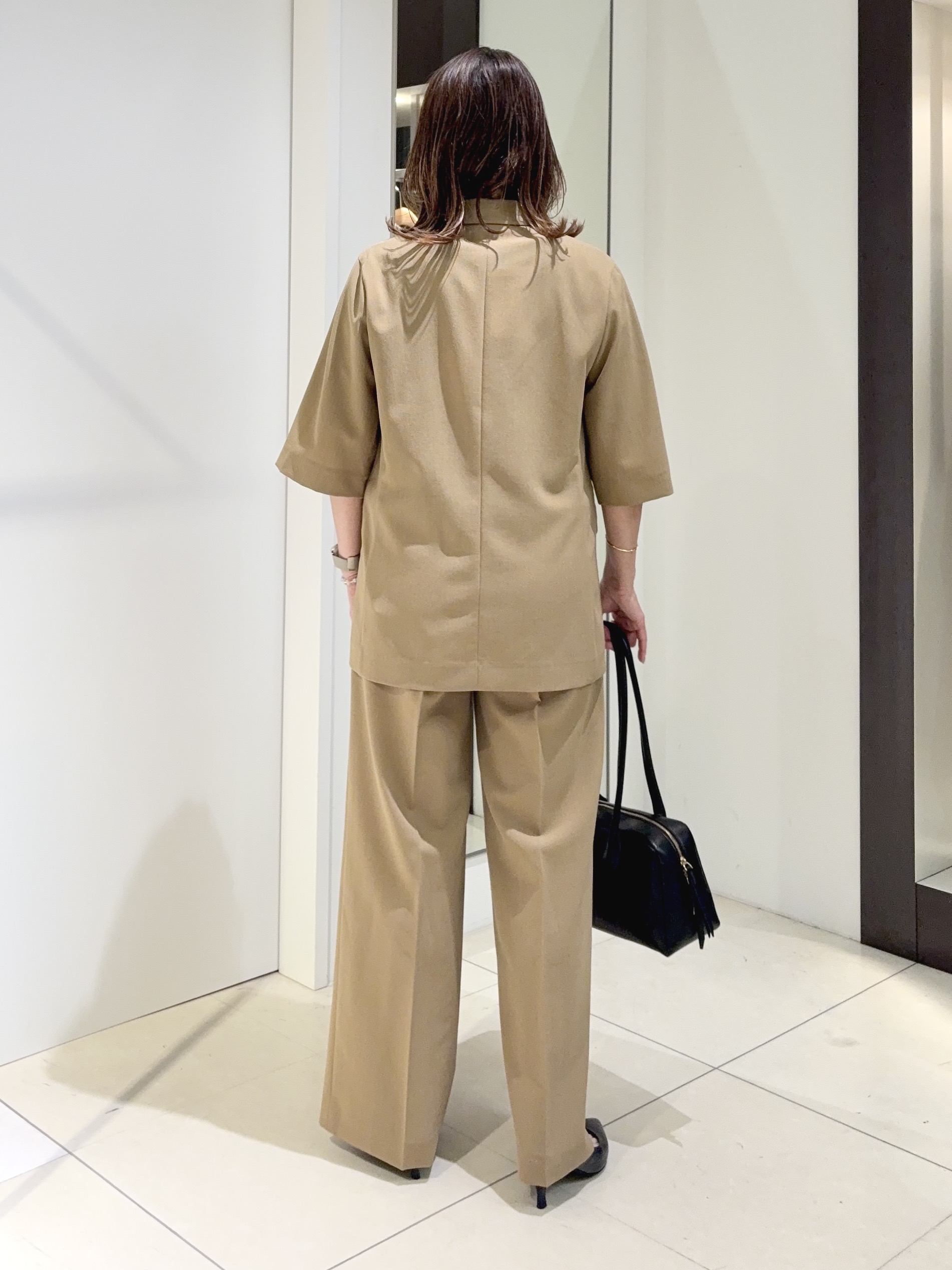 tomoさんの「UNTITLED｜【秋の通勤羽織/セットアップ可/UVカット】エアリークール半袖ジャケット」を使ったコーディネート