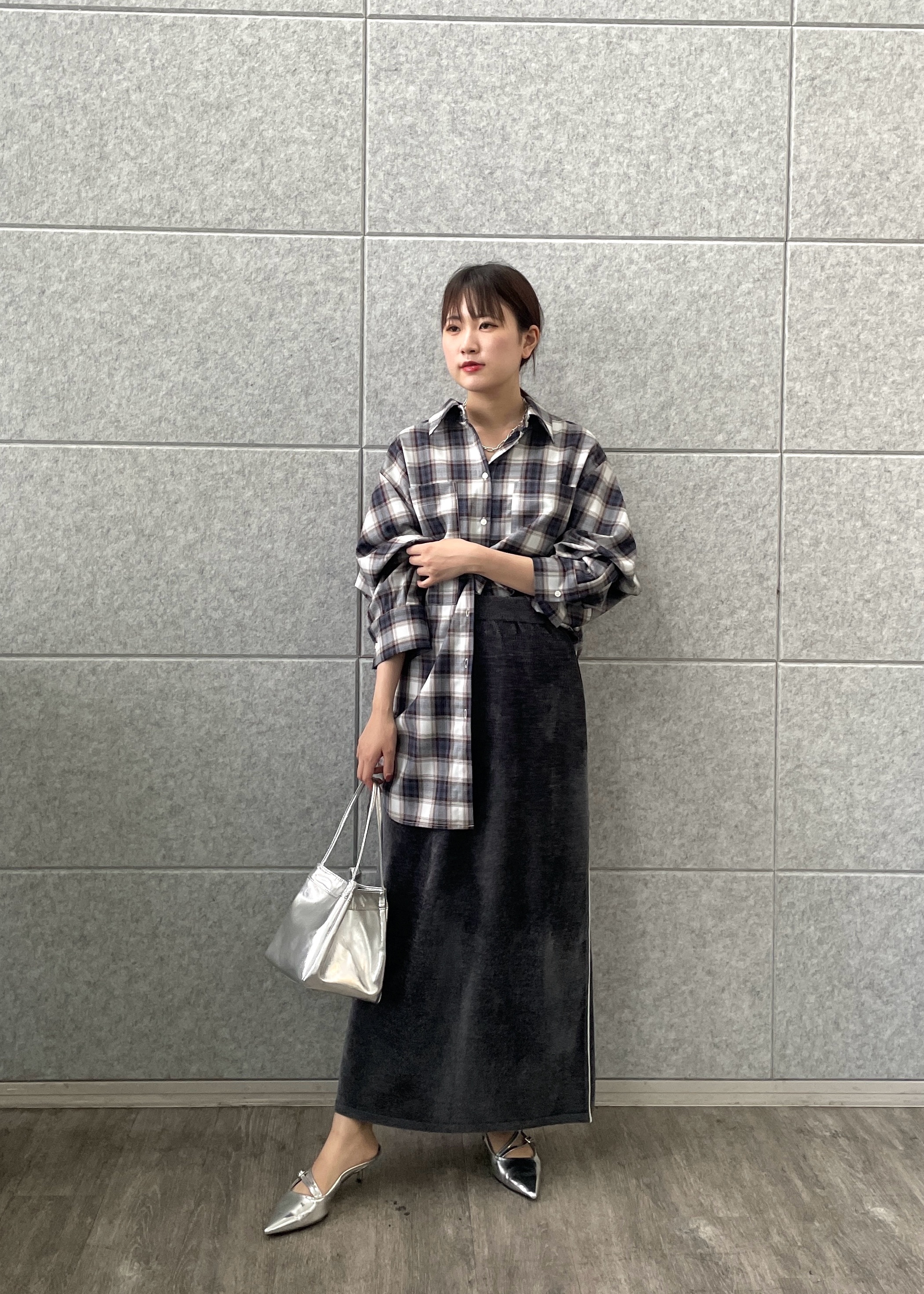 Renoさんの「INDIVI｜タイムレスフォルムシャツ【LIVE紹介／上枝みどりさん着用】」を使ったコーディネート