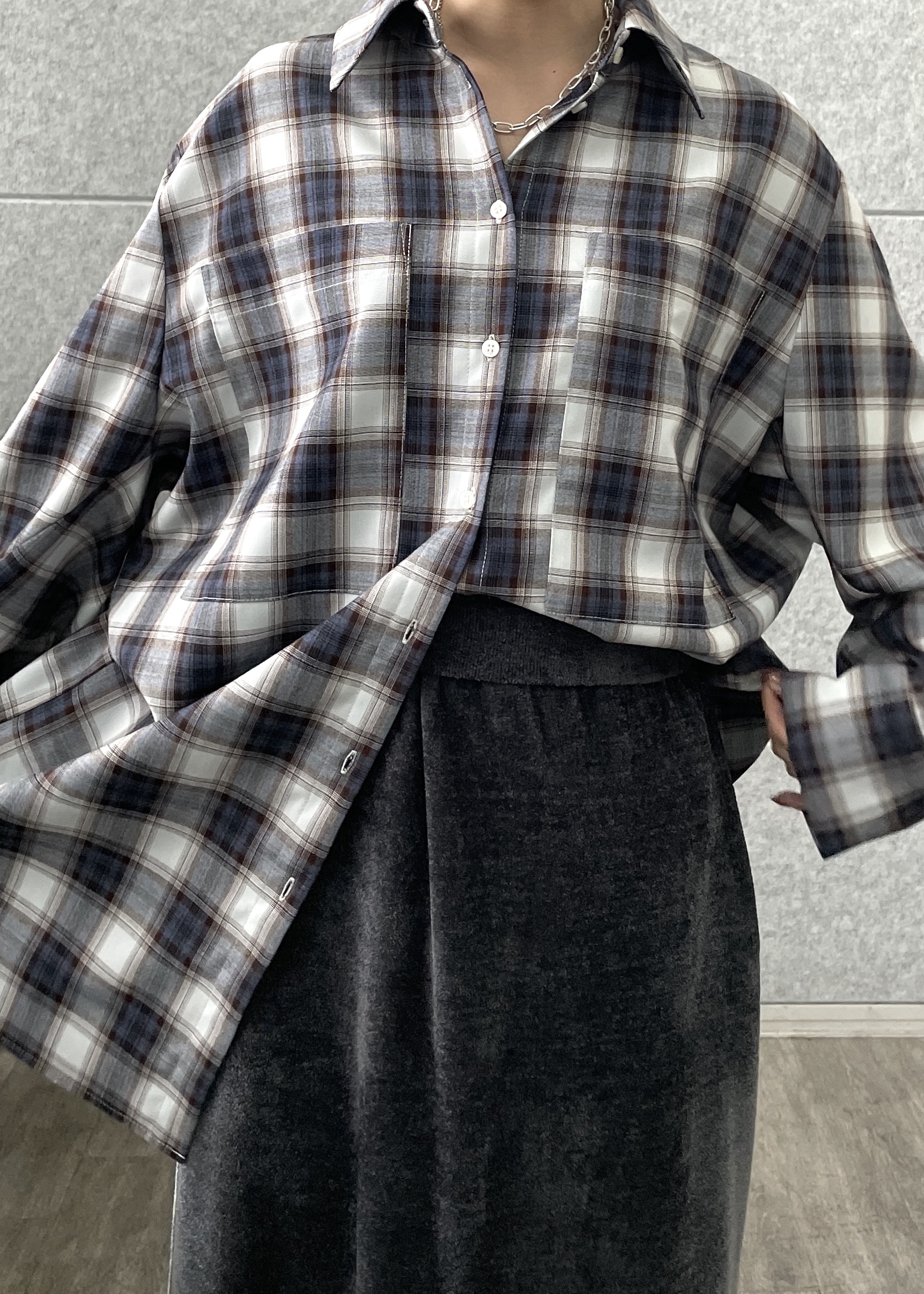 Renoさんの「INDIVI｜タイムレスフォルムシャツ【LIVE紹介／上枝みどりさん着用】」を使ったコーディネート