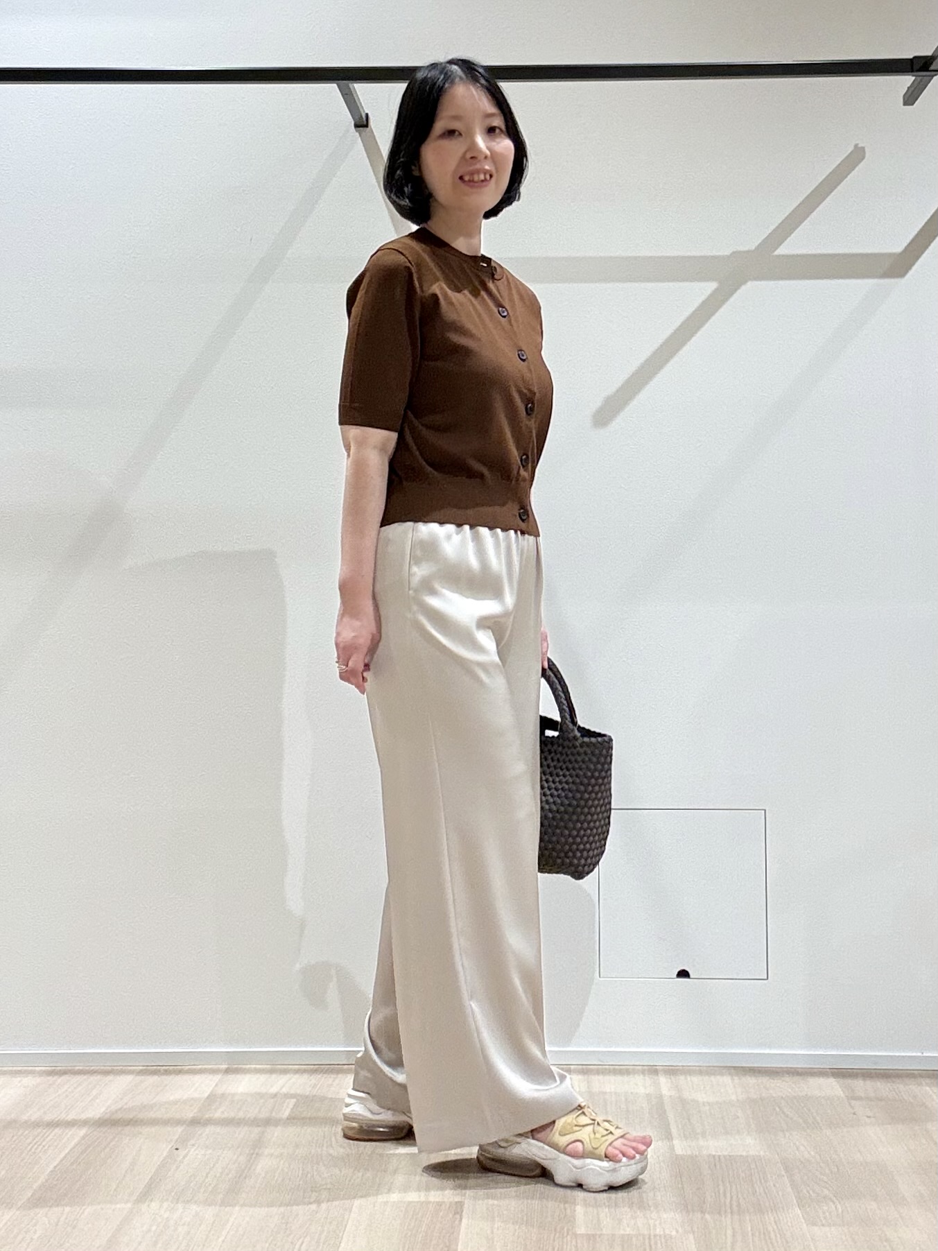 yさんの「UNTITLED｜【すっきり秋羽織り/前開きボタン】ドライタッチ5分袖カーディガン」を使ったコーディネート