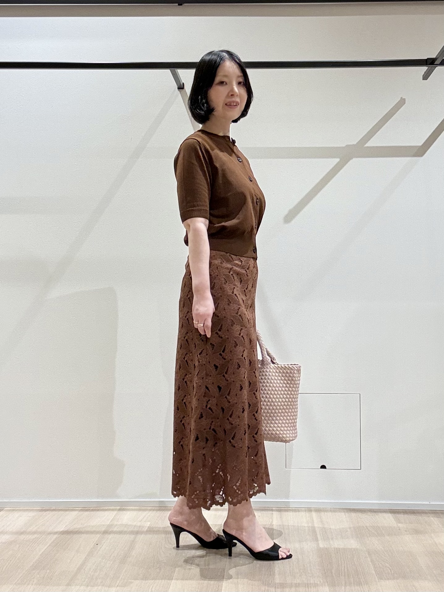 yさんの「UNTITLED｜【すっきり秋羽織り/前開きボタン】ドライタッチ5分袖カーディガン」を使ったコーディネート