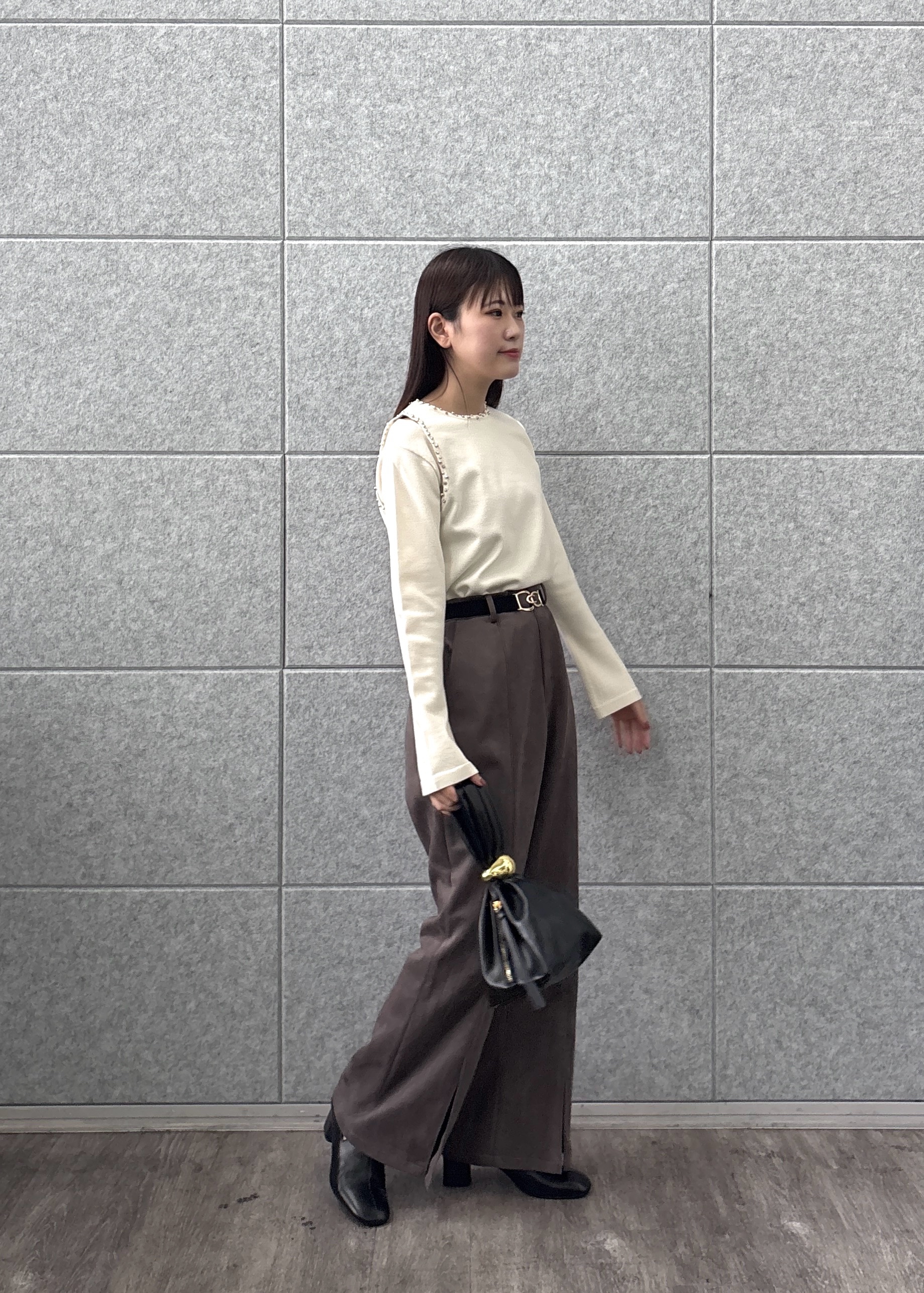 Renoさんの「INDIVI｜スタッズ付きカットオフニットトップス」を使ったコーディネート