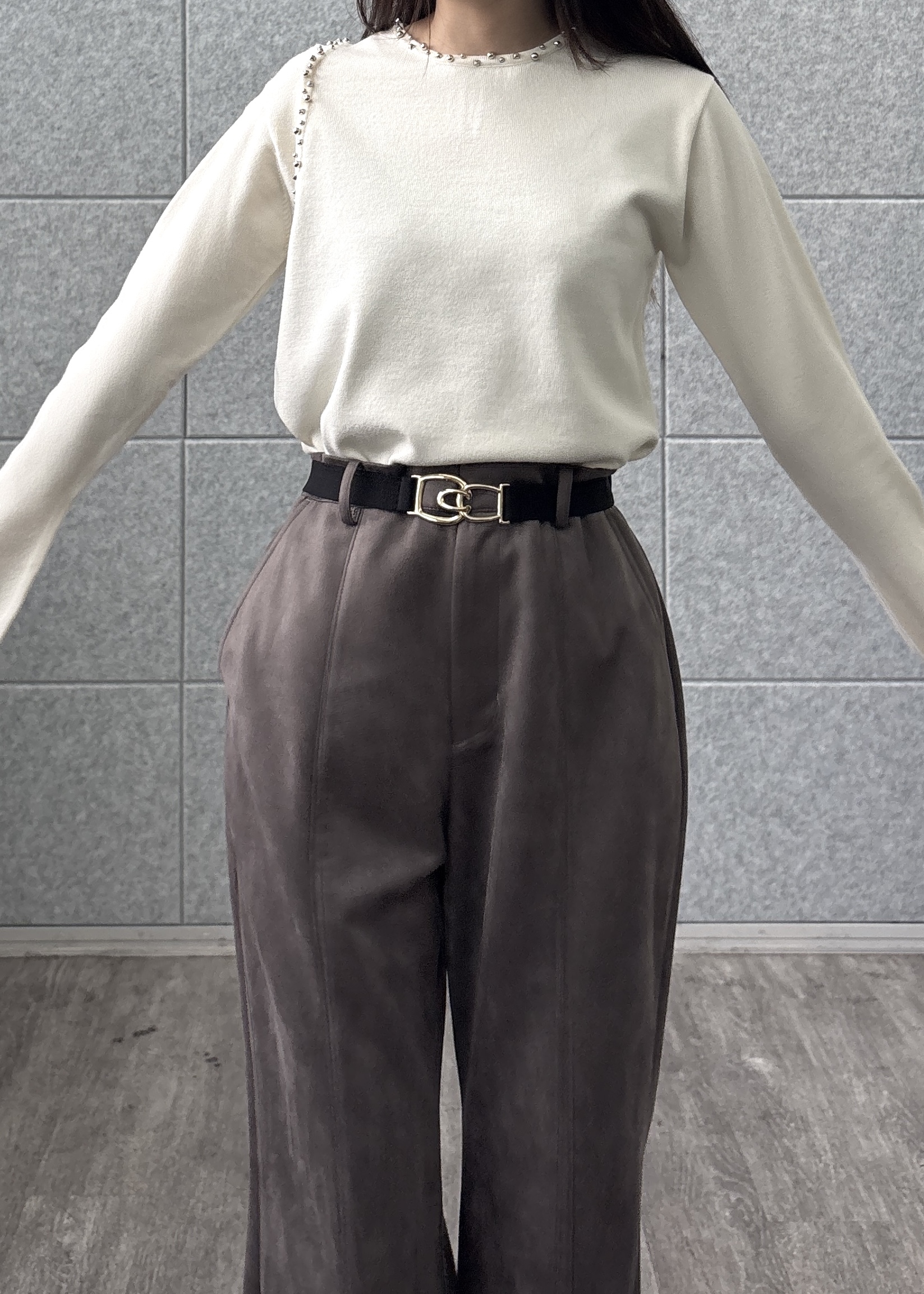 Renoさんの「INDIVI｜スタッズ付きカットオフニットトップス」を使ったコーディネート