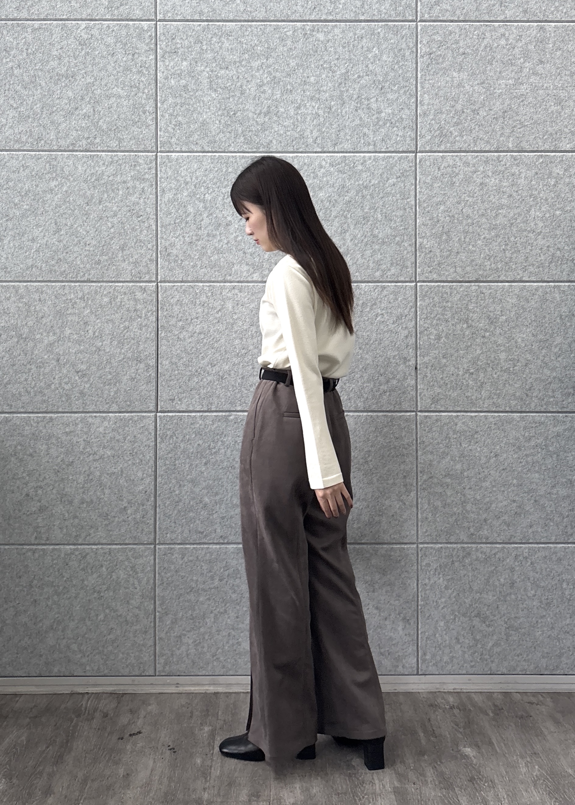 Renoさんの「INDIVI｜スタッズ付きカットオフニットトップス」を使ったコーディネート