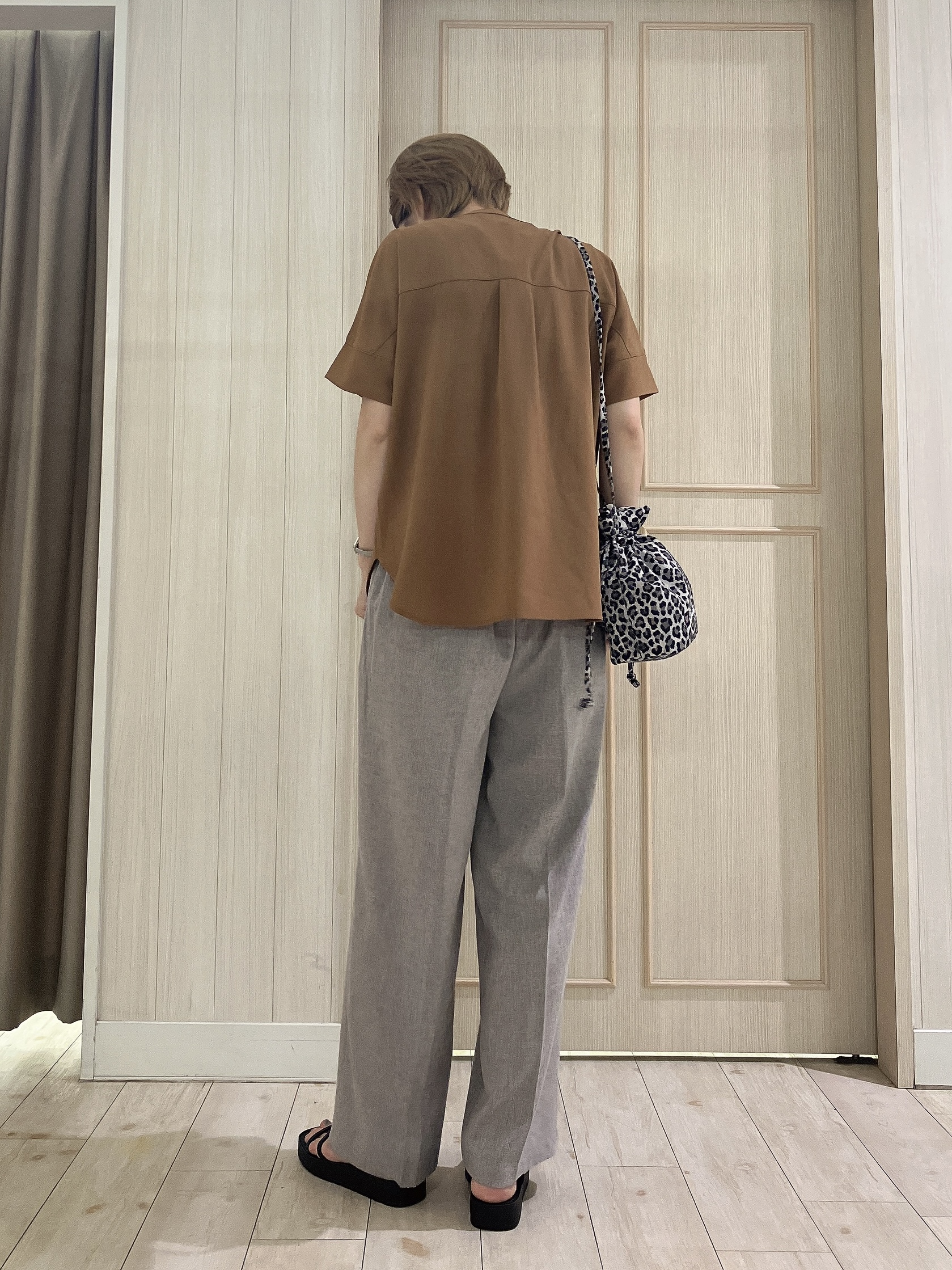 Turnerさんの「SHOO･LA･RUE｜【洗濯後しわになりにくい/UV/吸水速乾】Wポケットが目を引く オンオフ使えるスキッパーブラウス」を使ったコーディネート