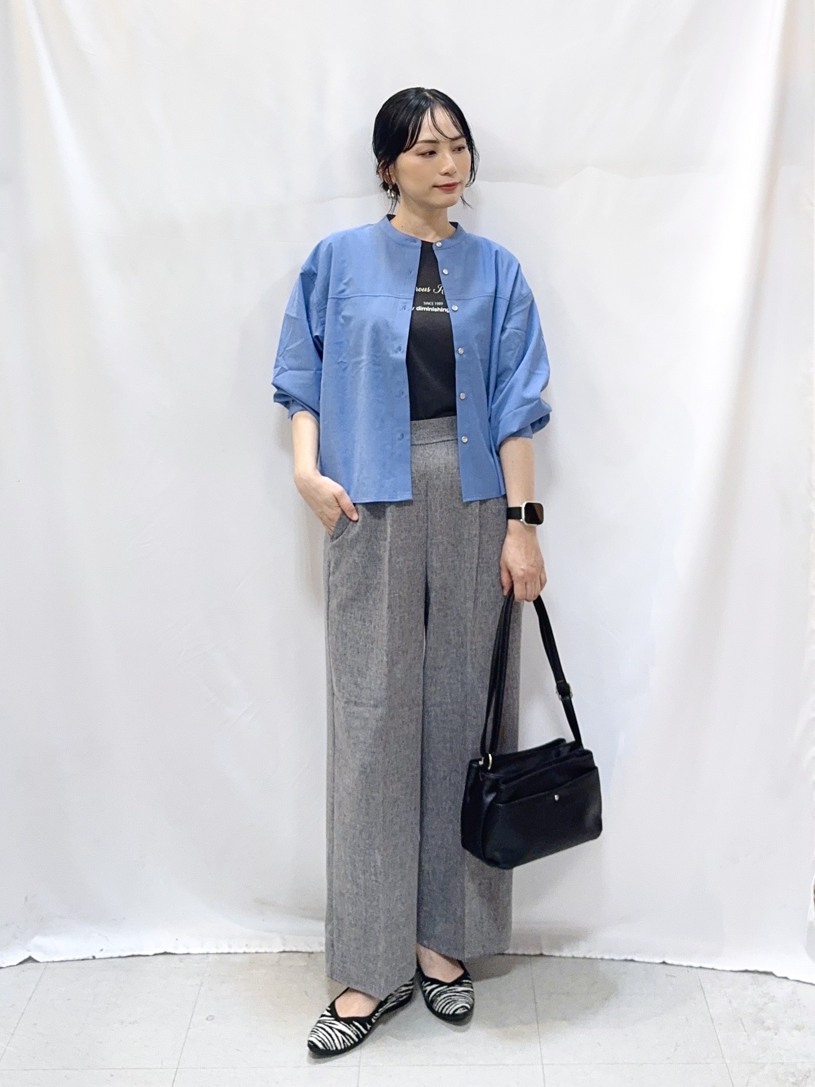 𝐇𝐢𝐫𝐨𝐦𝐢さんの「SHOO･LA･RUE｜【通気性〇/S-LL/洗濯機可】さらりと心地よい。ノーカラーシャツ」を使ったコーディネート